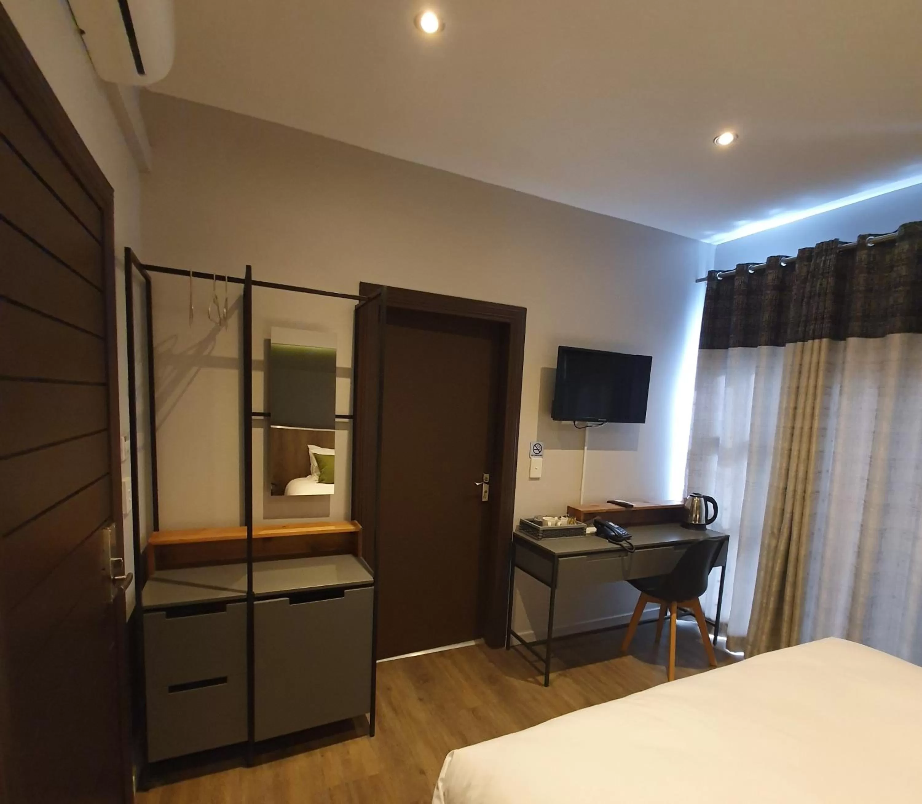 TV and multimedia, Bed in La Orchard Hotel