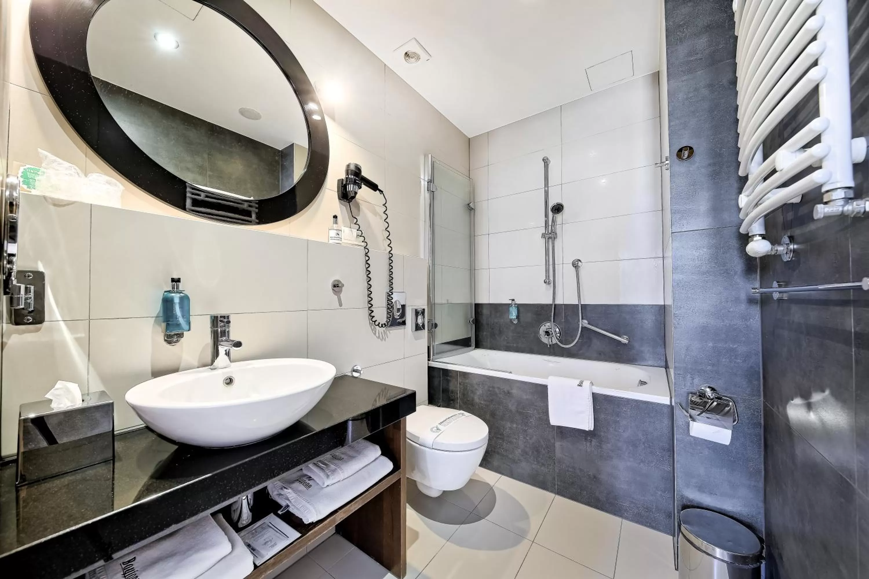 Toilet in Bayjonn Boutique Hotel