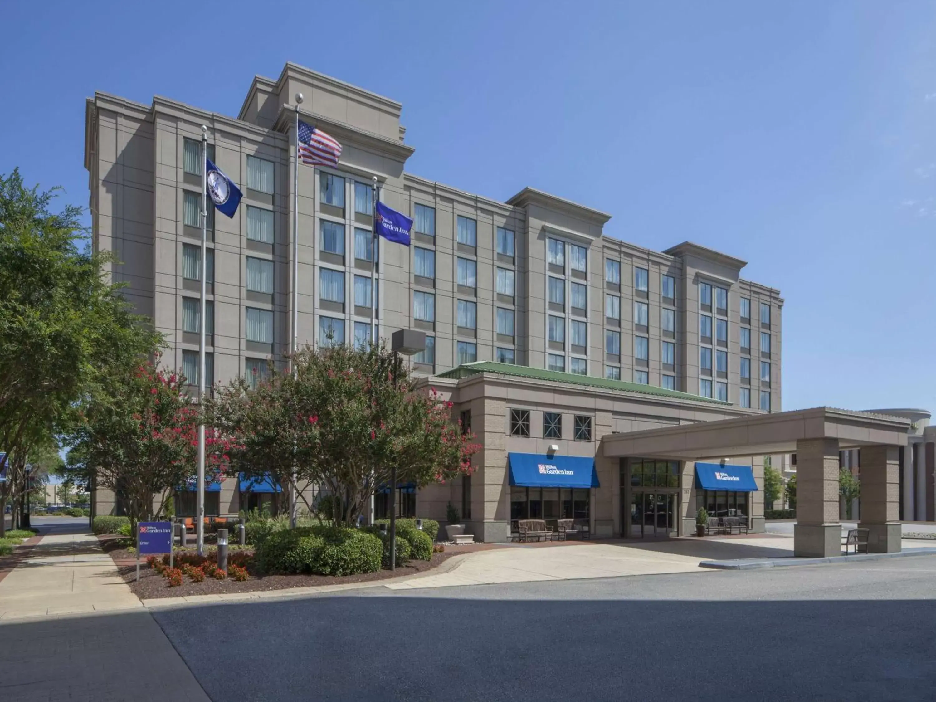 Property building in Hilton Garden Inn Virginia Beach Town Center Property building in Hilton Garden Inn Virginia Beach Town Center