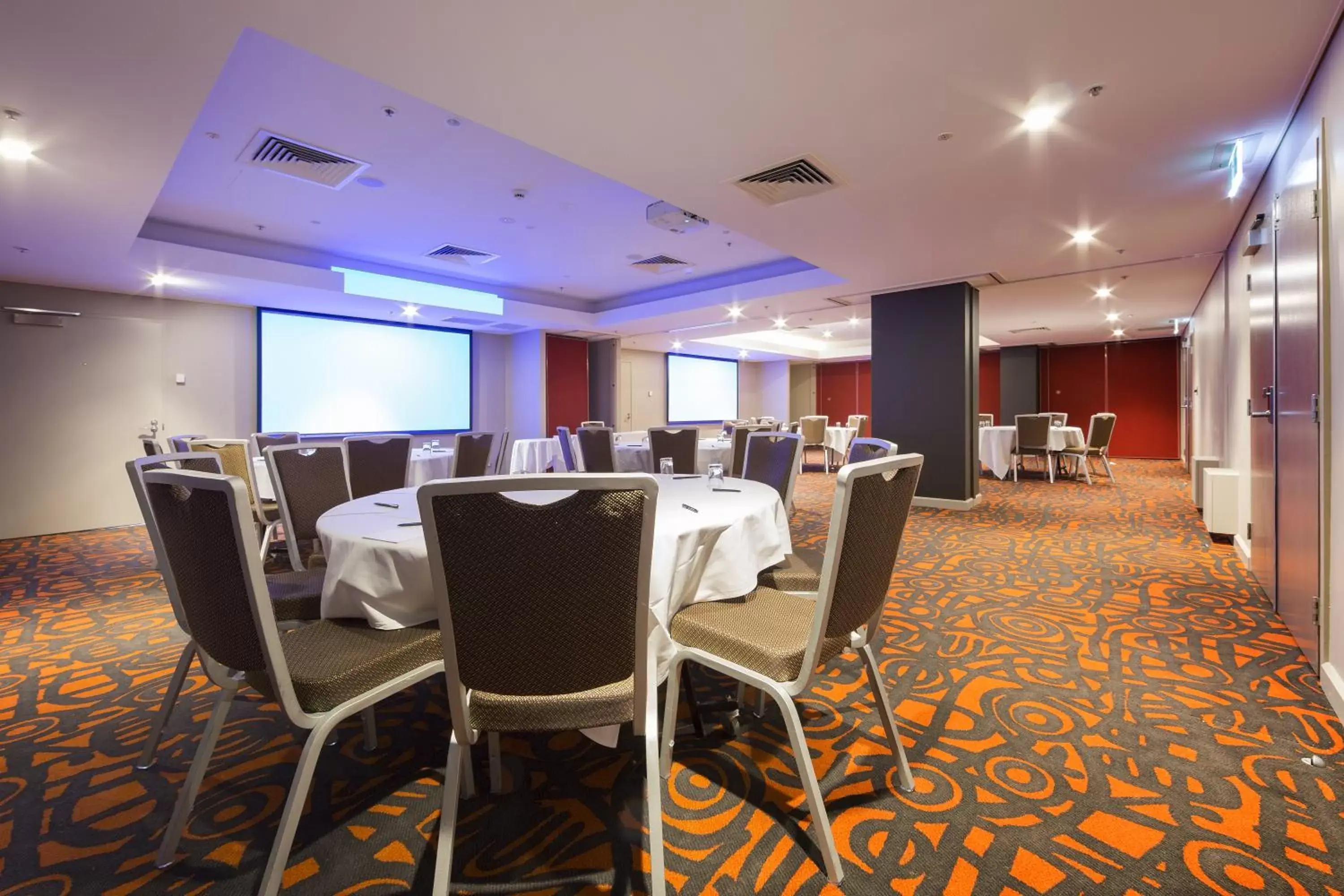 Business facilities in Novotel Canberra