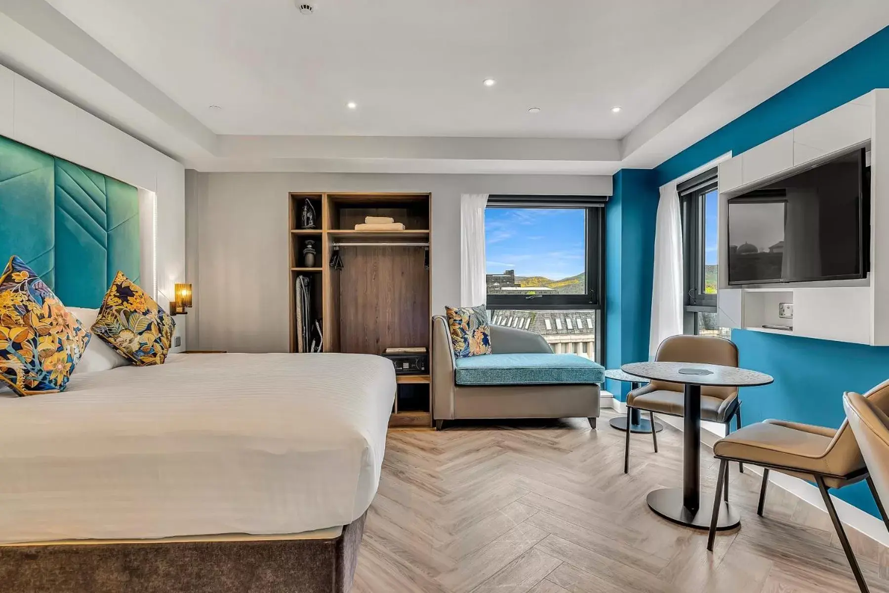 Grande Studio with View in Roomzzz Edinburgh Grande Studio with View in Roomzzz Edinburgh