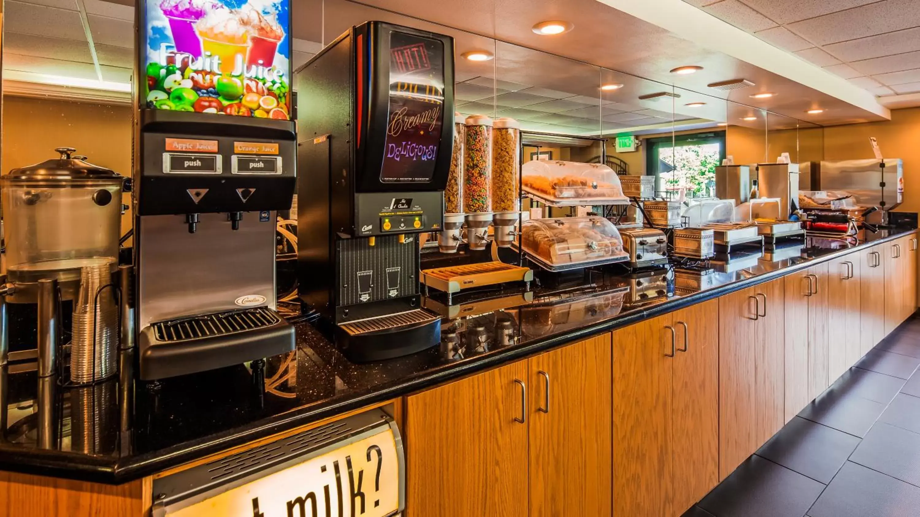 Continental breakfast in Best Western Town and Country Inn