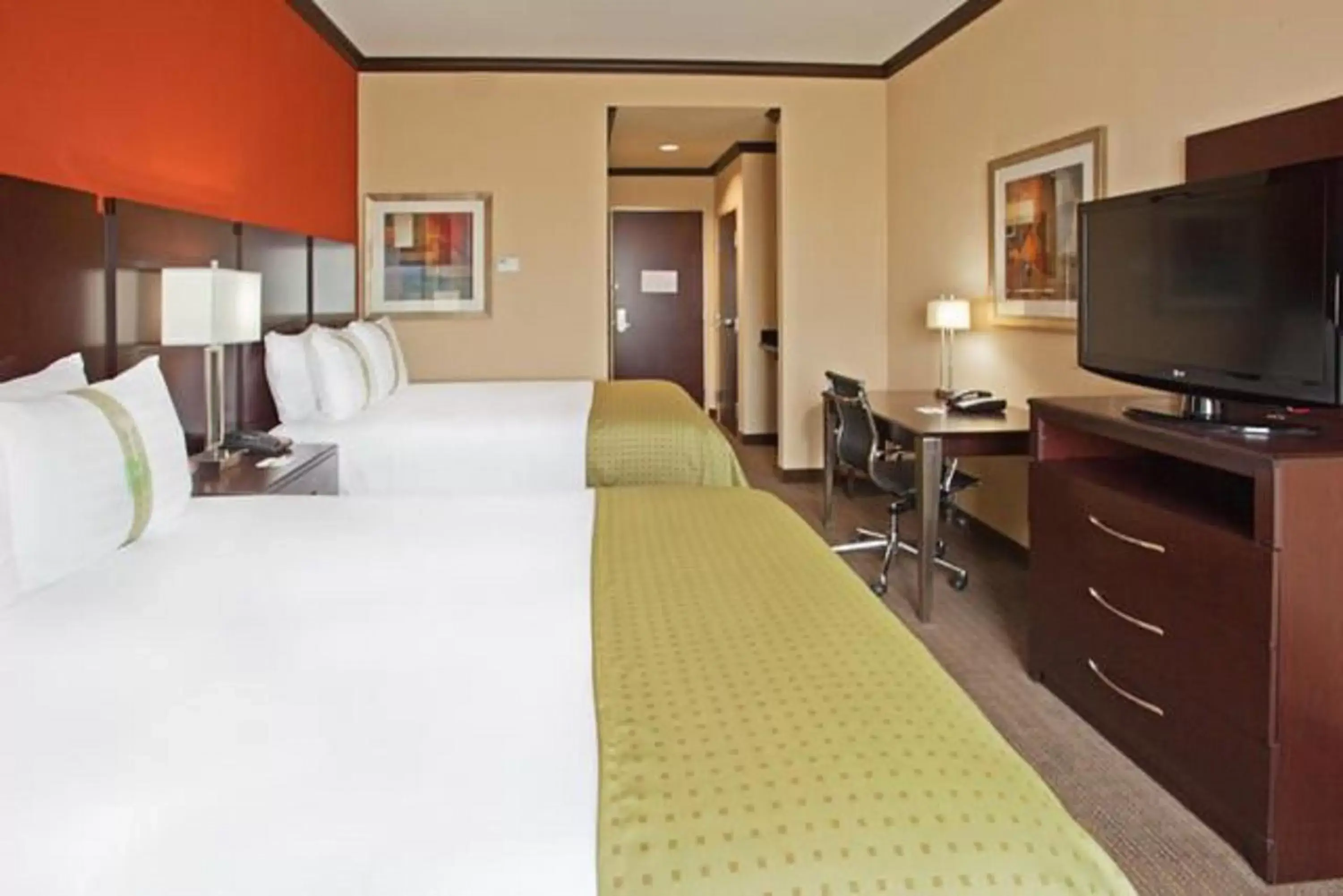 Photo of the whole room, TV/Entertainment Center in Holiday Inn Houston West Energy Corridor, an IHG Hotel