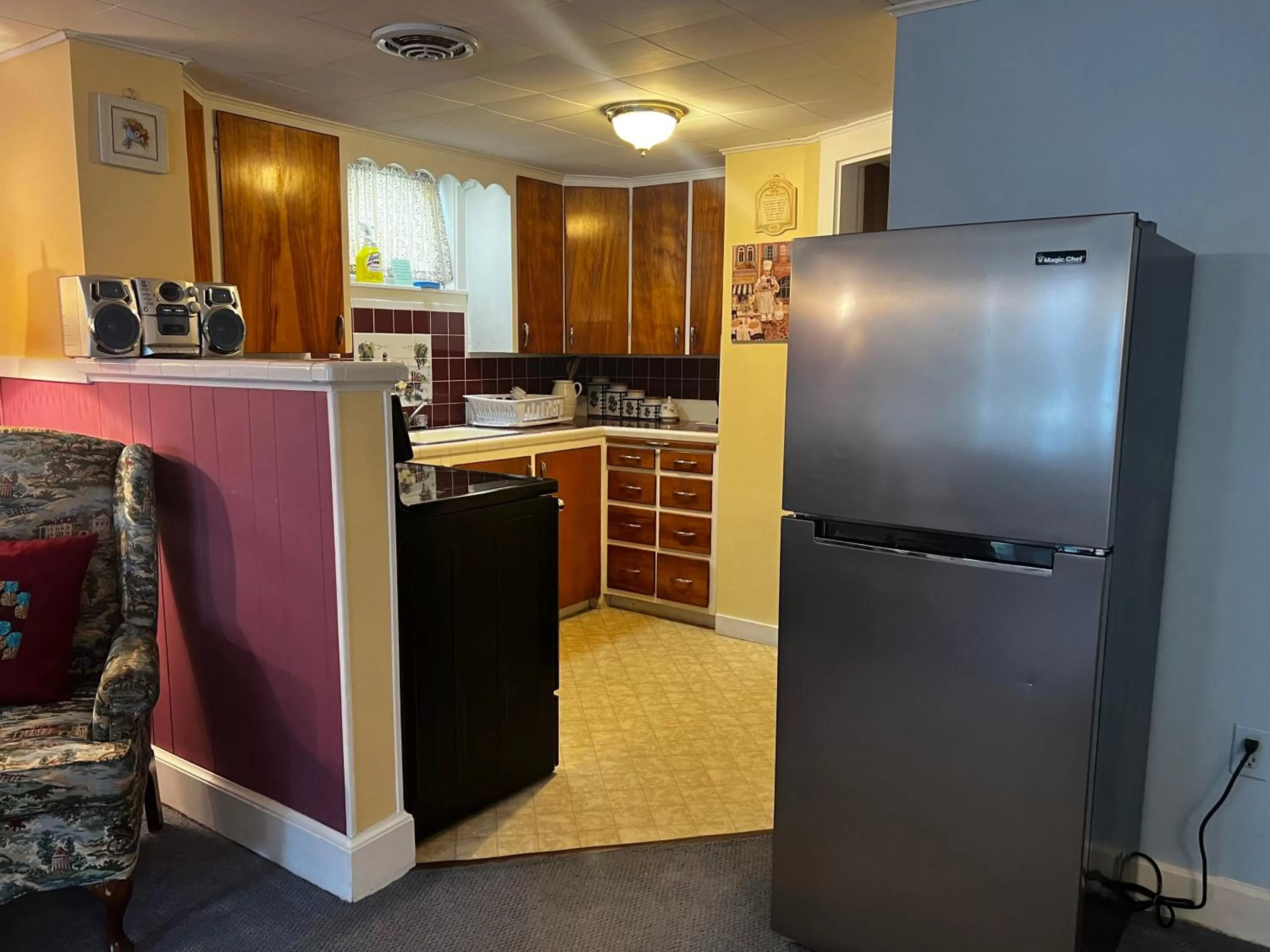 Kitchen or kitchenette in Claddagh Motel & Suites
