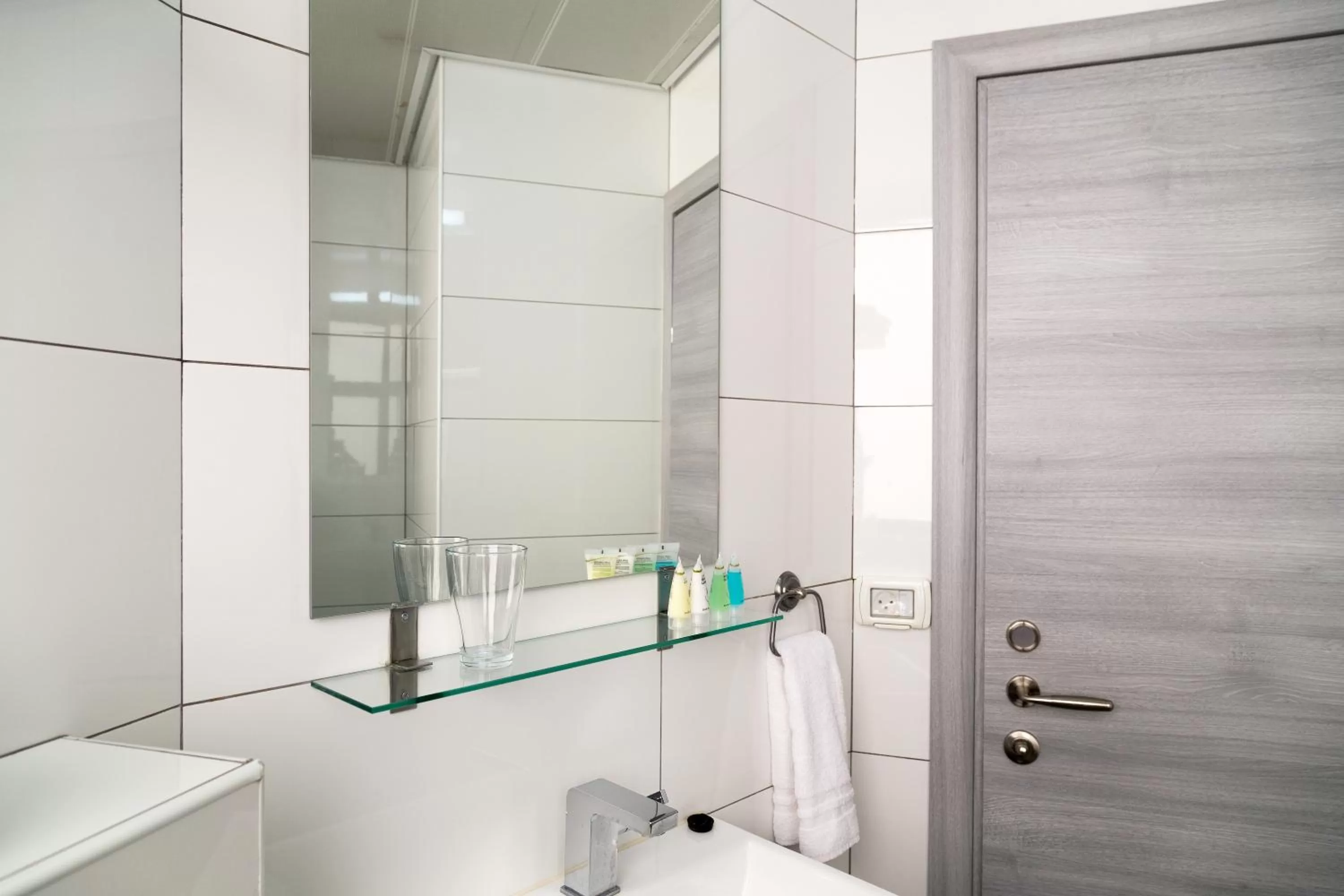 Bathroom in Johnny Hotel