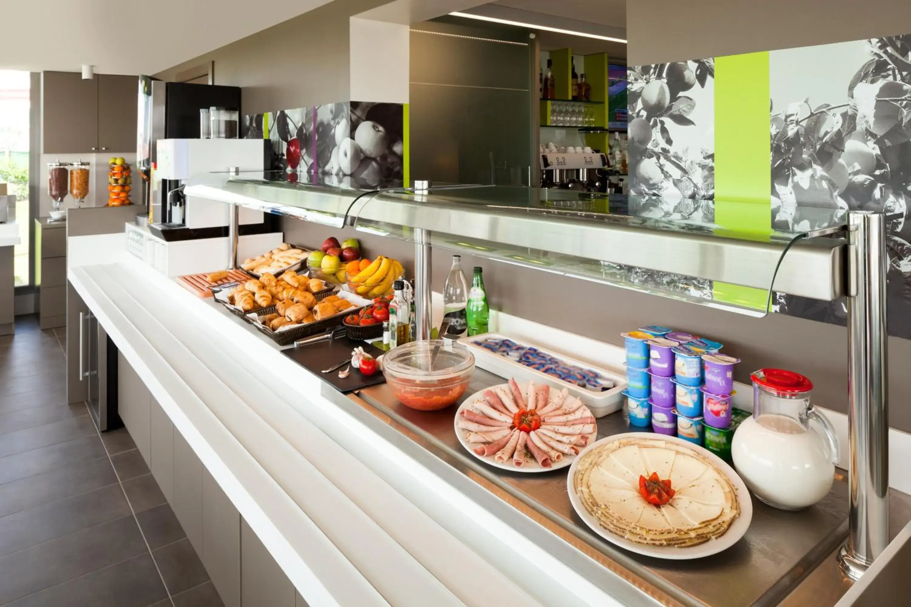 Food in Hotel Ibis Styles Lleida Torrefarrera Food in Hotel Ibis Styles Lleida Torrefarrera