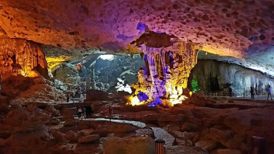 Nearby landmark in Viet Nhat Halong Hotel - Bai Chay