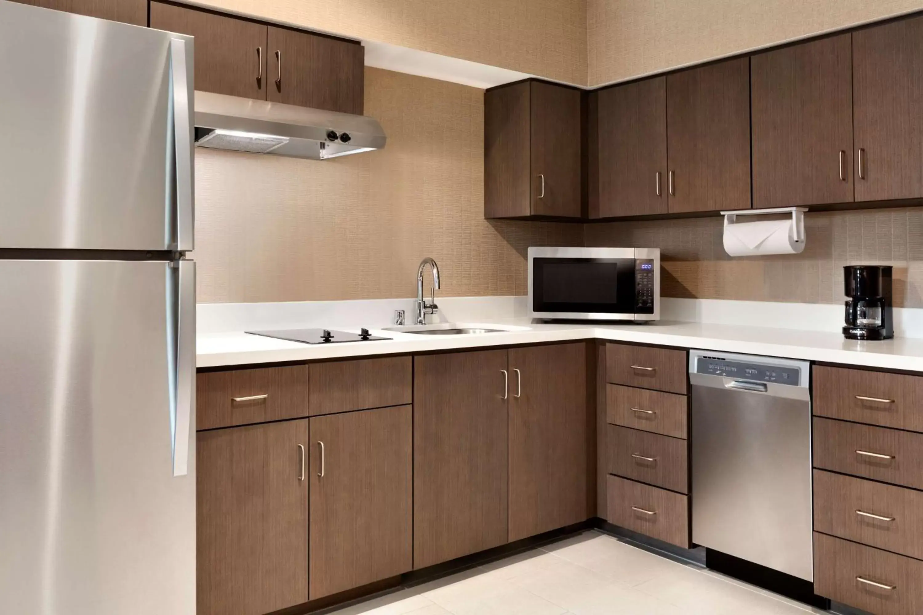 Kitchen or kitchenette, Kitchen/Kitchenette in Homewood Suites By Hilton Irvine John Wayne Airport