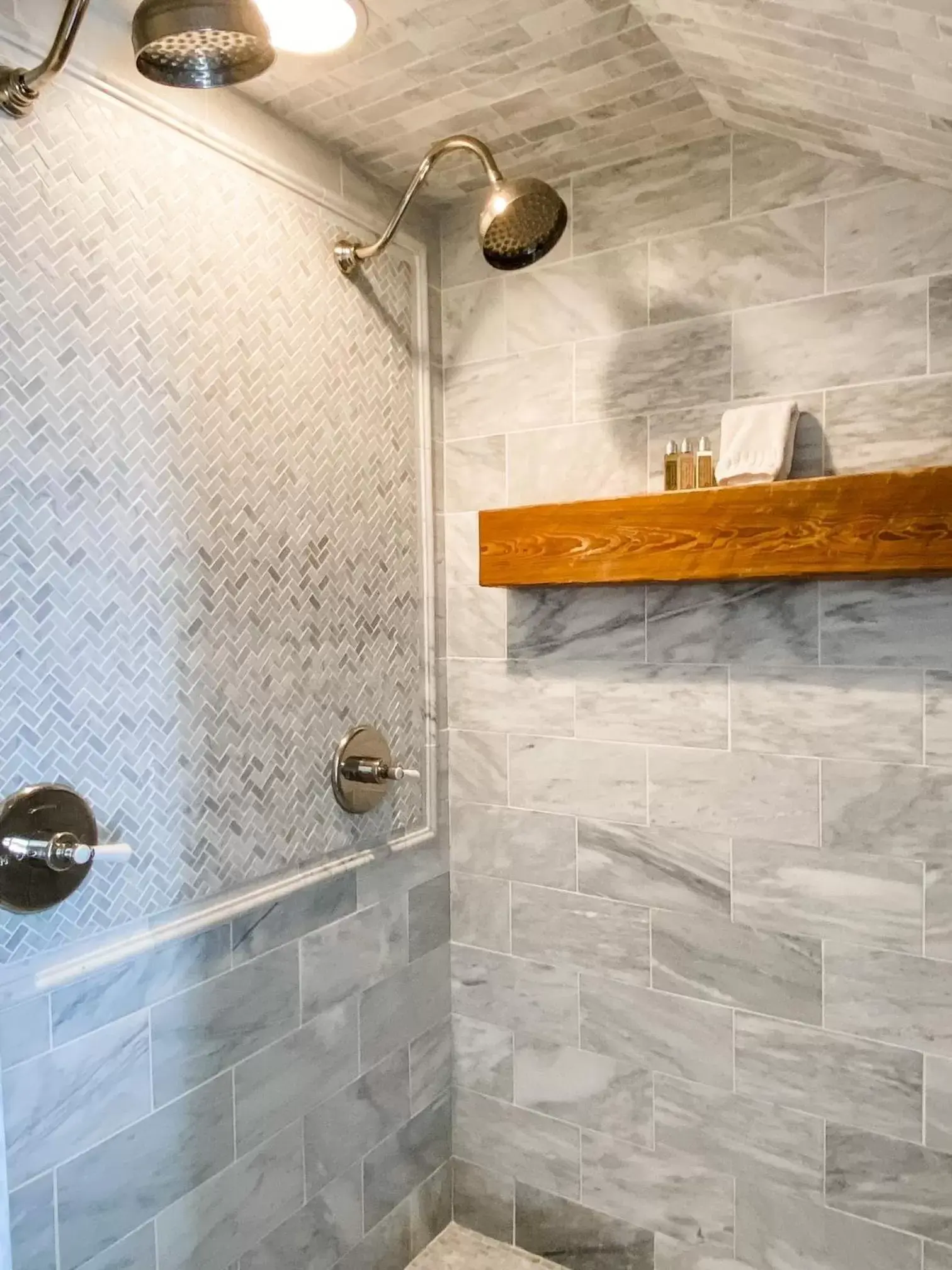 Bathroom in The Twelve Oaks Bed & Breakfast