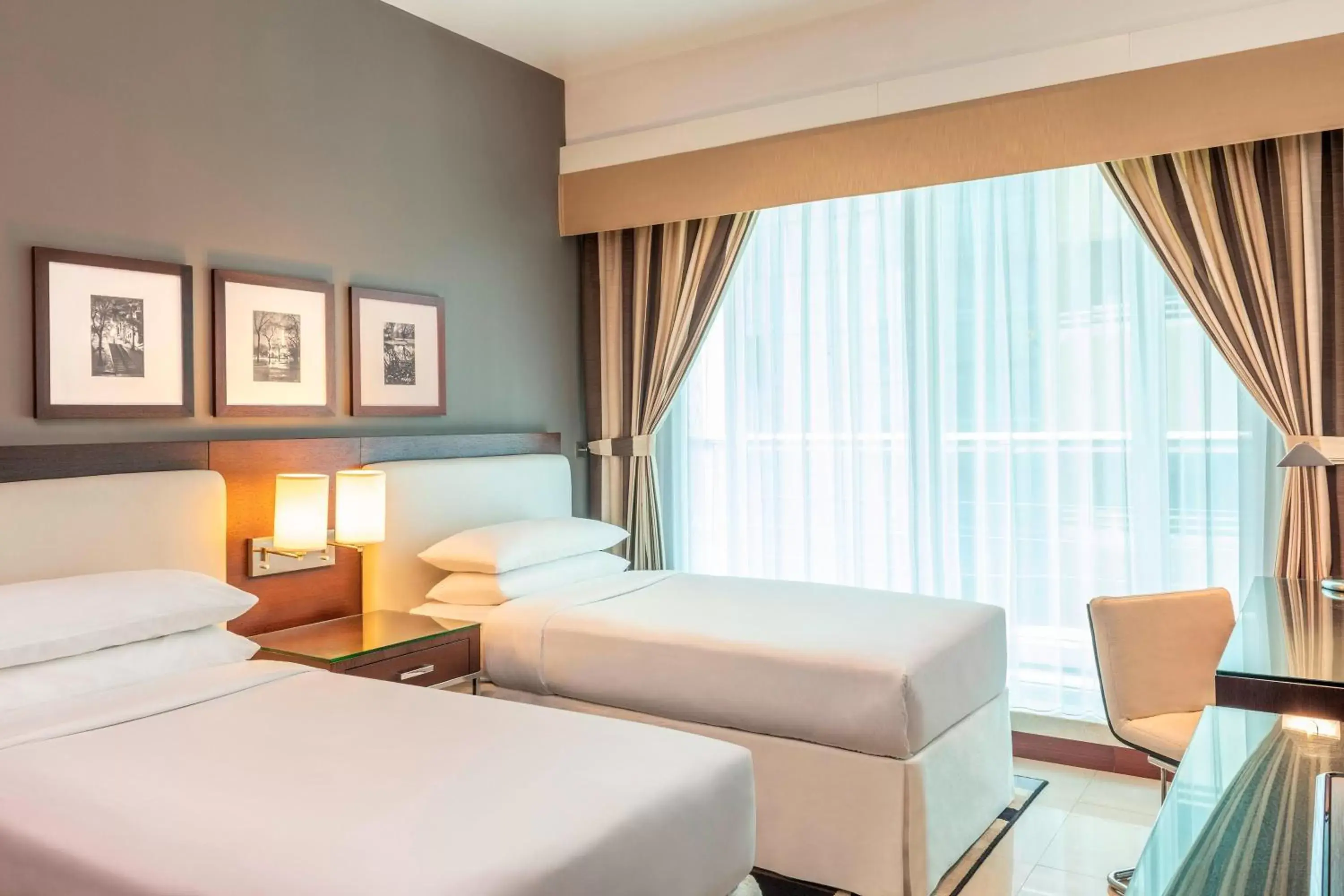 Bedroom, Bed in Four Points by Sheraton Sheikh Zayed Road
