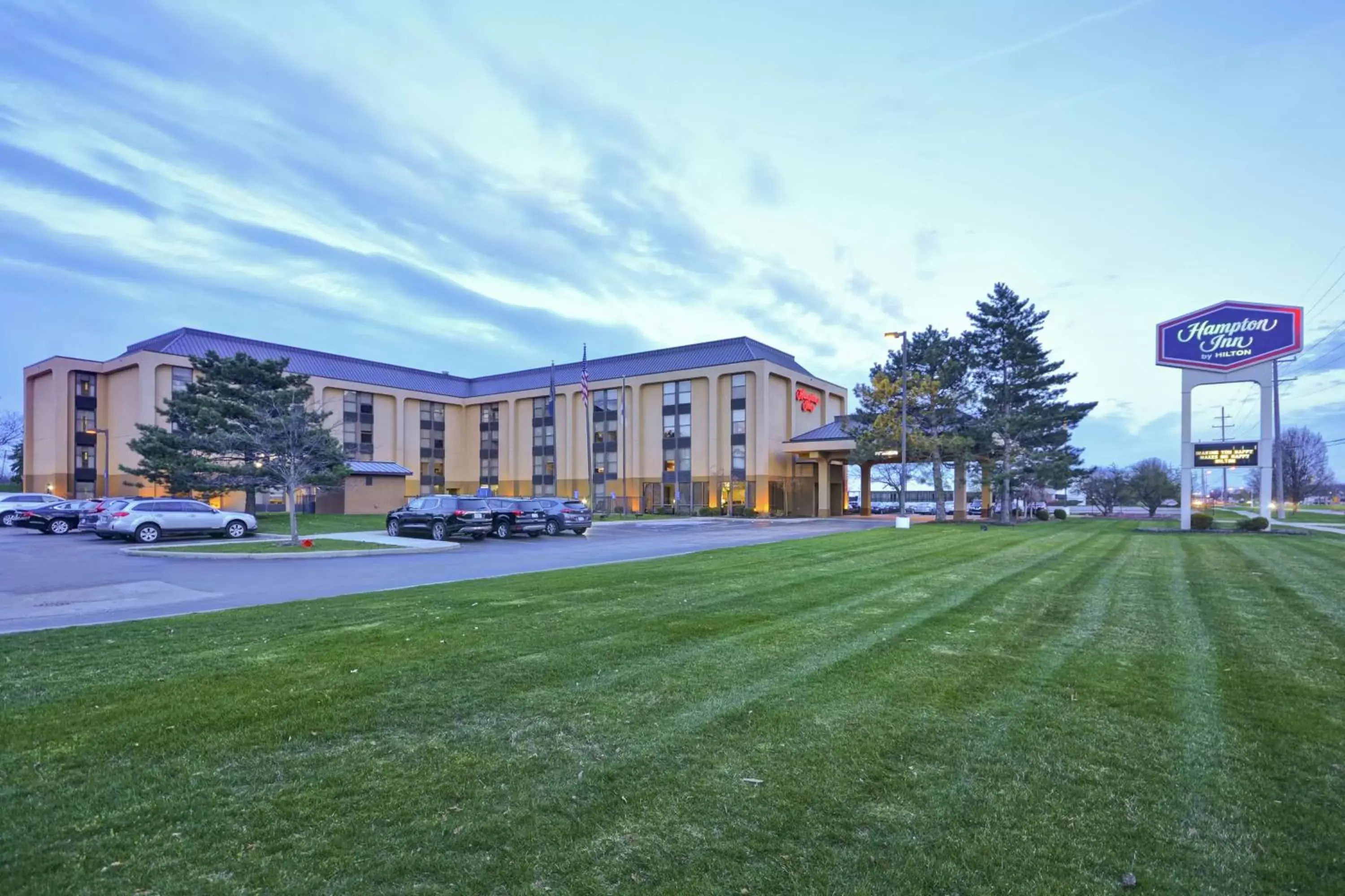 Property Building in Hampton Inn Detroit Madison Heights South Troy