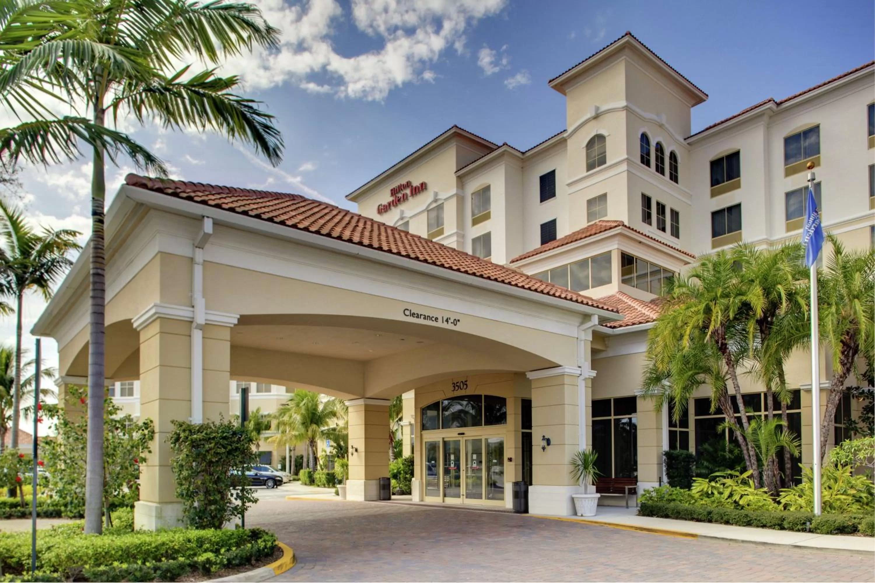 Property building in Hilton Garden Inn Palm Beach Gardens