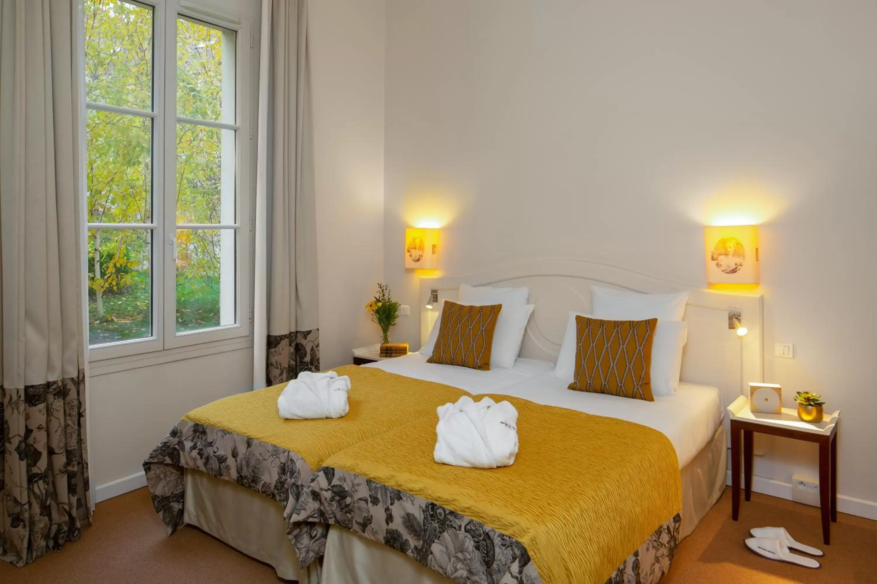 Bedroom, Bed in Mercure Rambouillet Relays Du Château