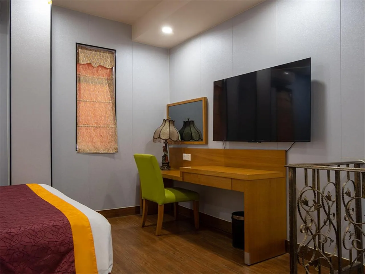 TV/Entertainment Center in Guangzhou The Royal Garden Hotel