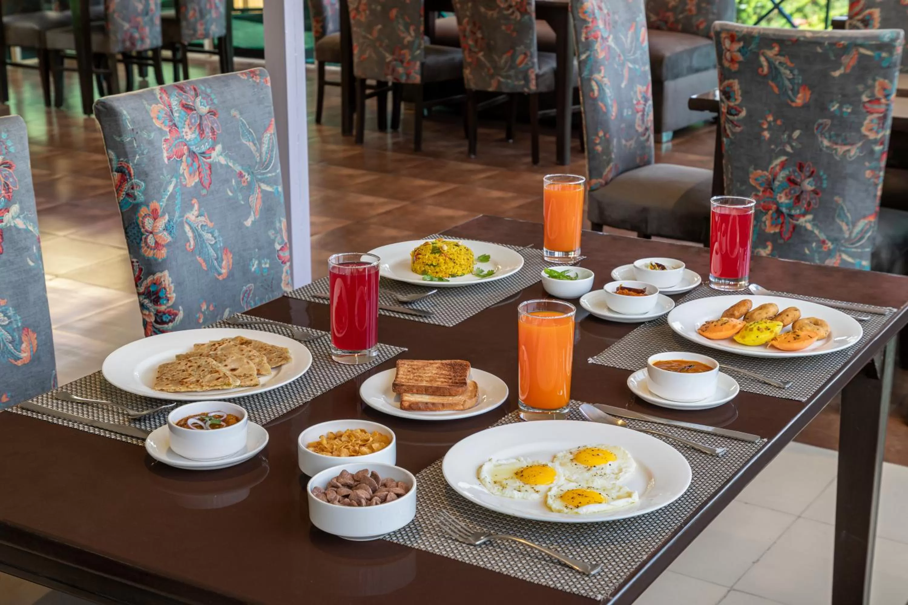 Restaurant/places to eat in Country Inn Maple Resort Chail