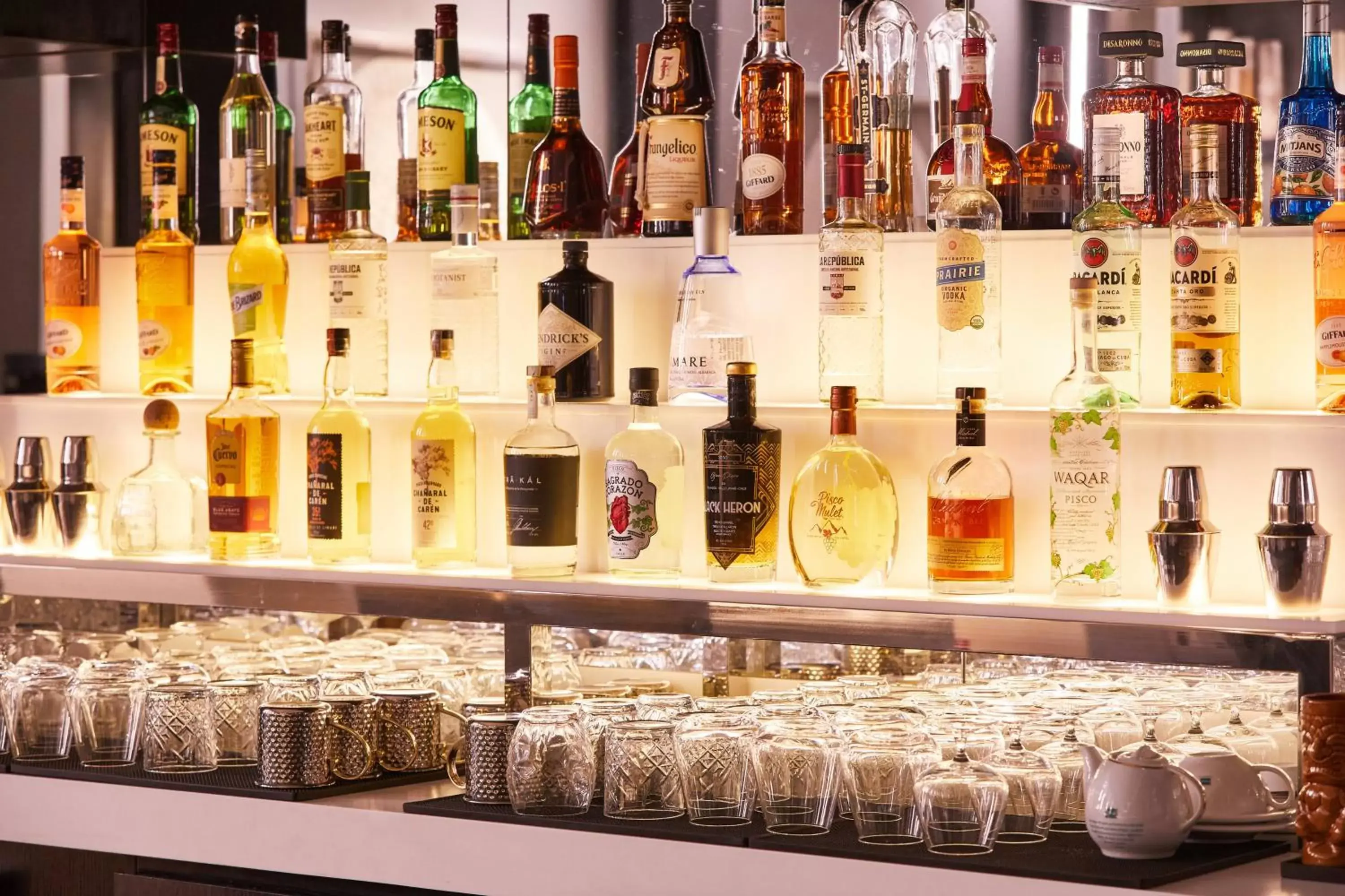 Lounge or bar in AC Hotel by Marriott Santiago Costanera Center