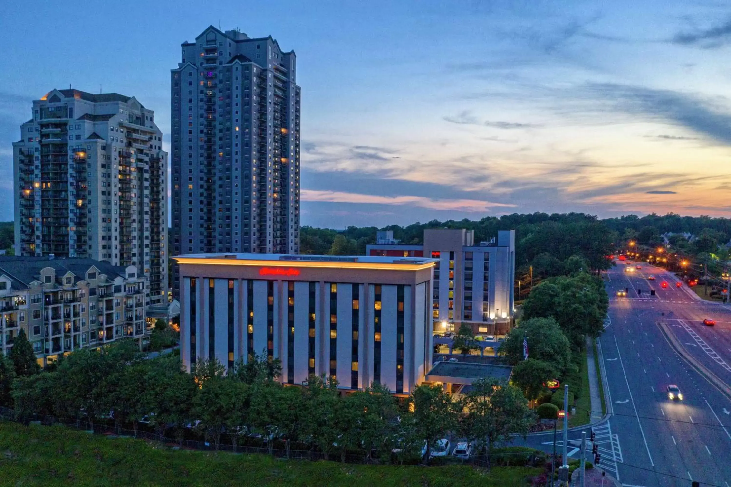 Property building in Hampton Inn Atlanta Perimeter Center