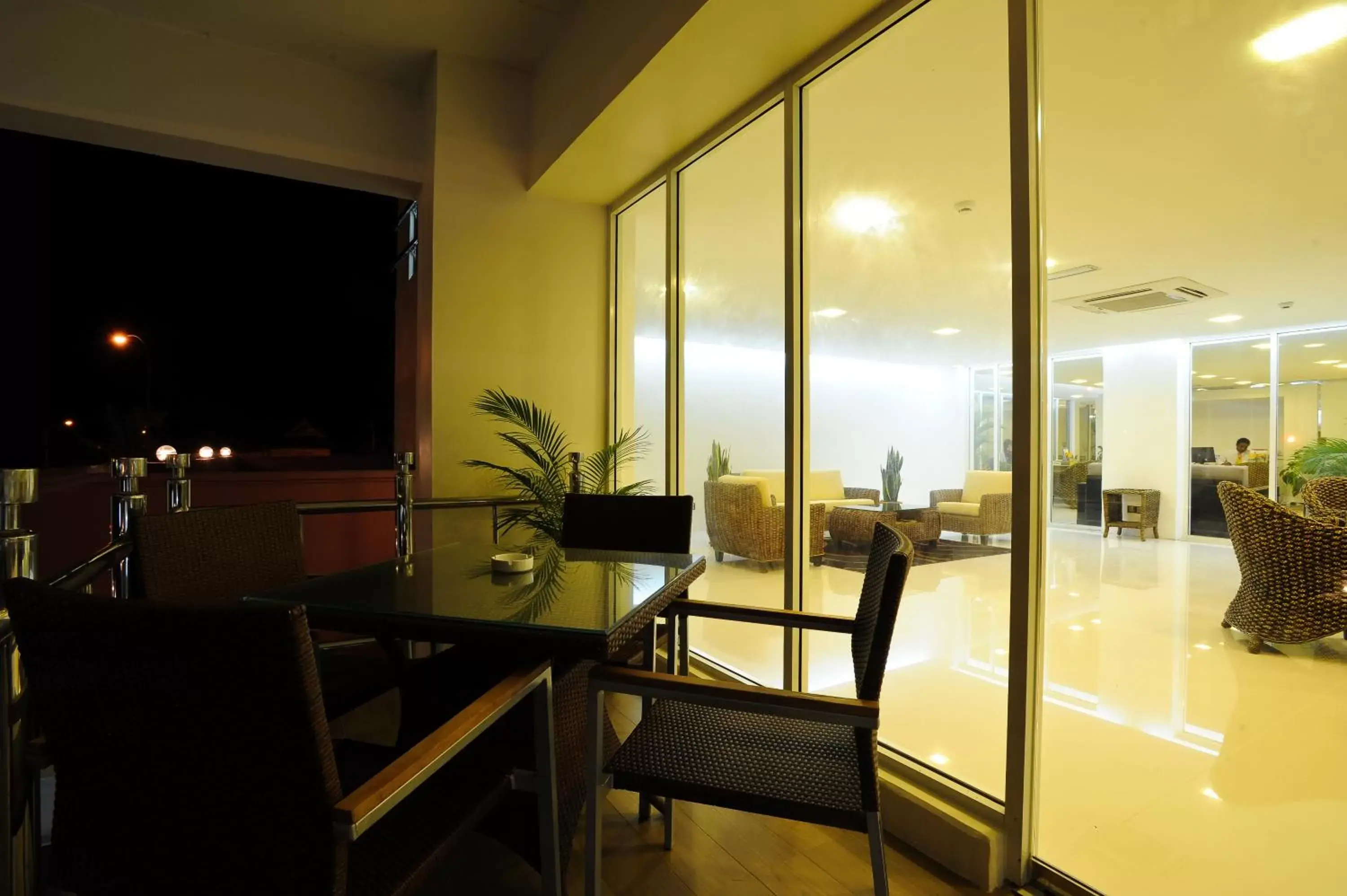 Business facilities, Restaurant/Places to Eat in Sumai Hotel Apartment