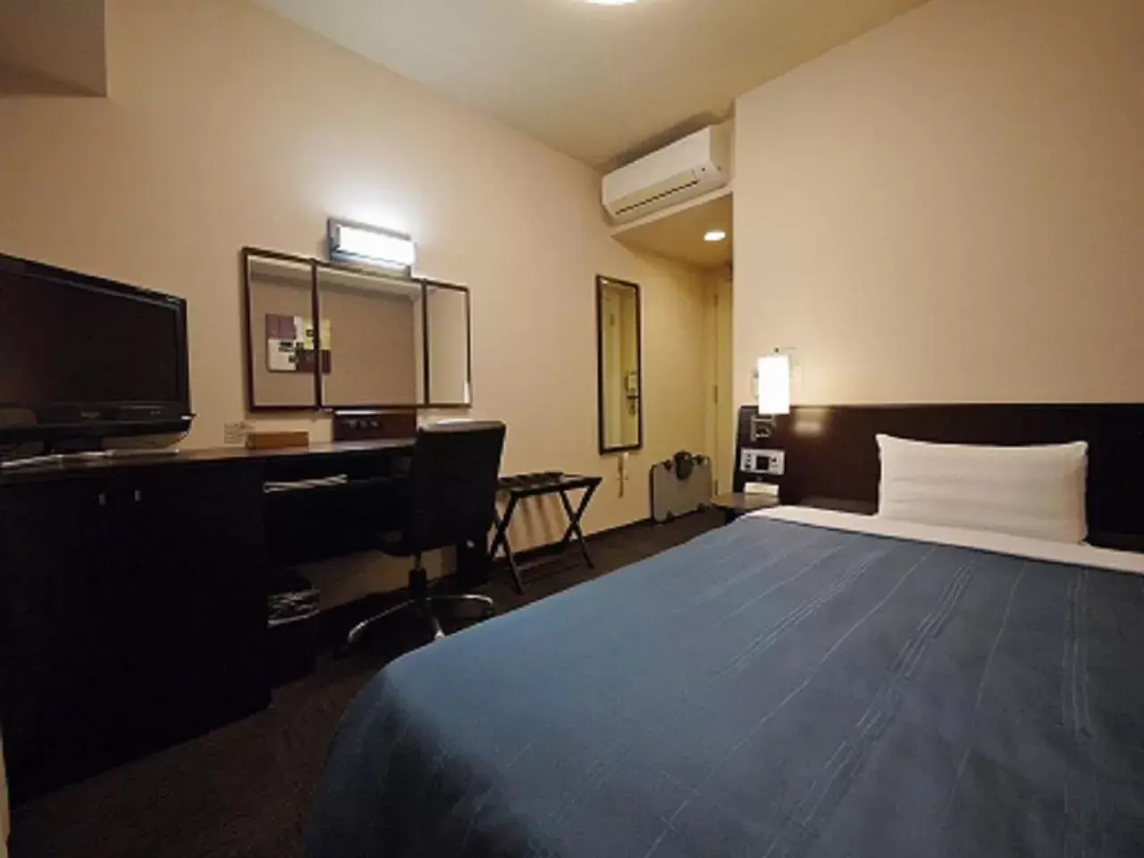 Bed in Hotel Route-Inn Mito Kencho-mae