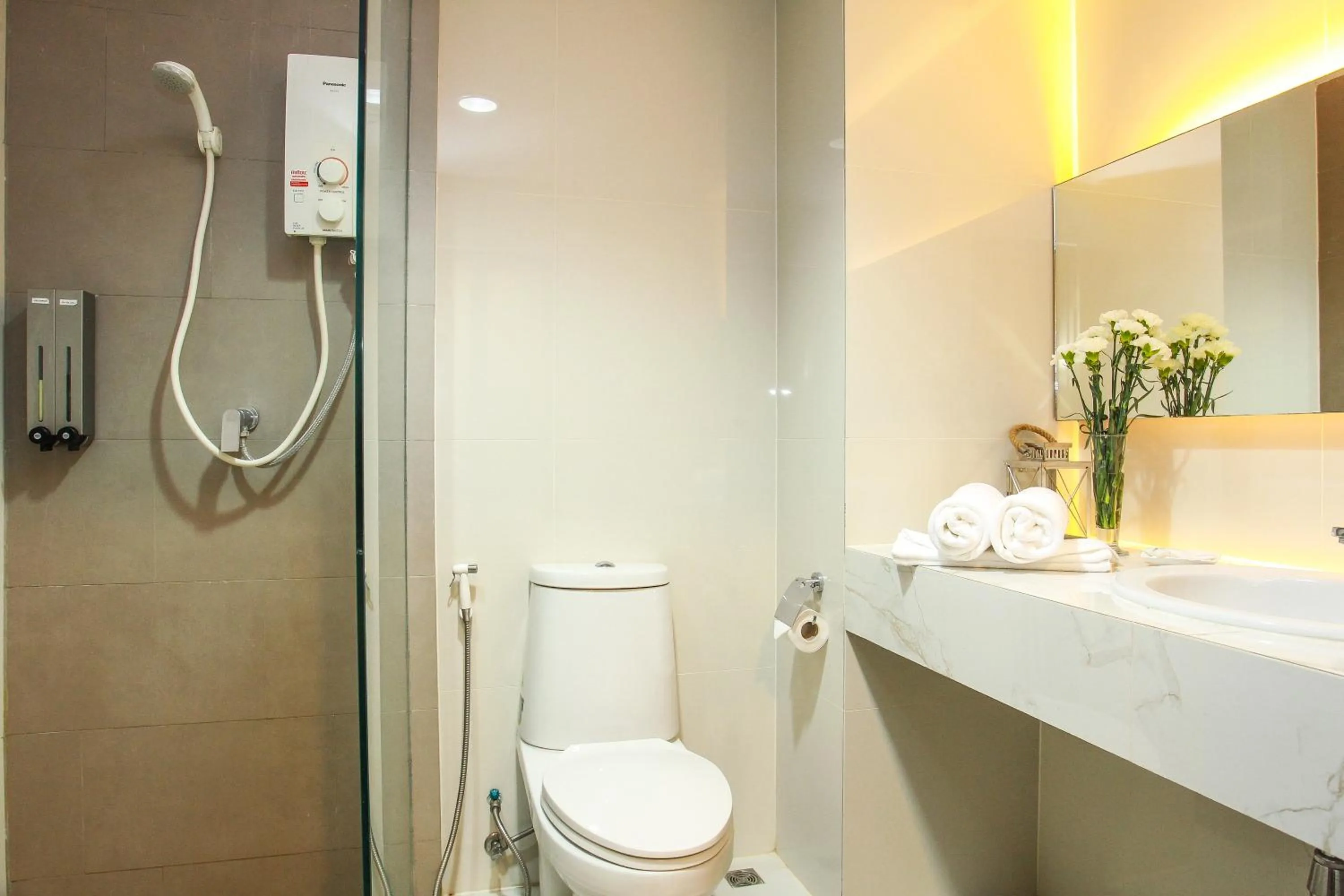 Bathroom in Lee Garden Bangkok