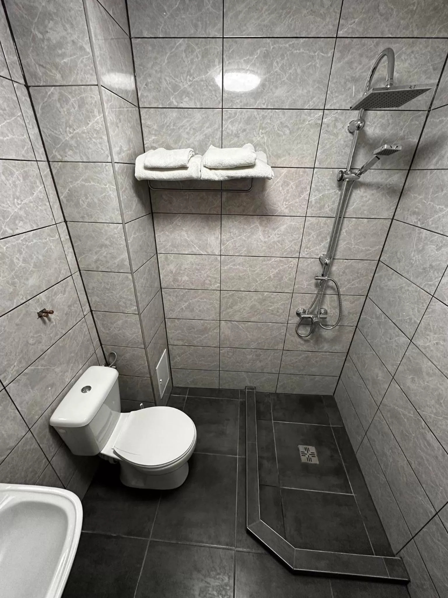 Shower in Casa Bucovineană