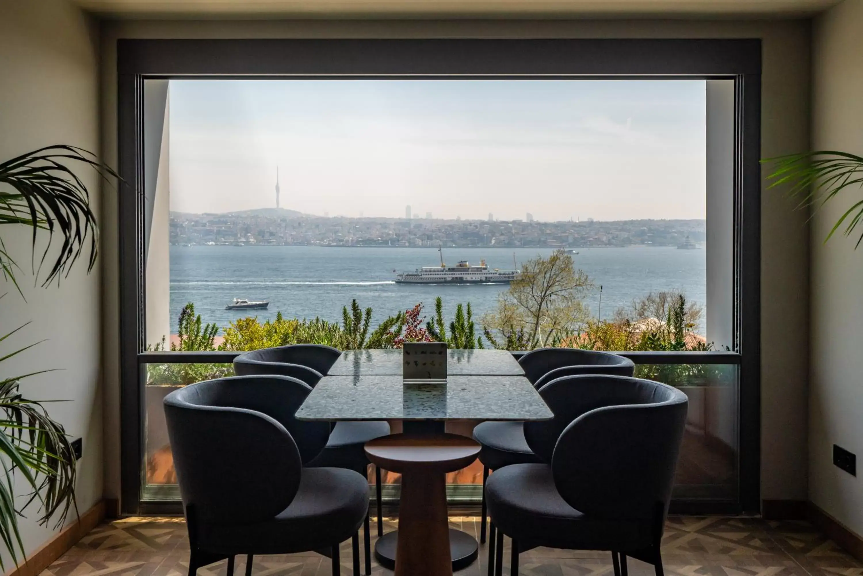 Restaurant/places to eat in Zimmer Bosphorus Hotel