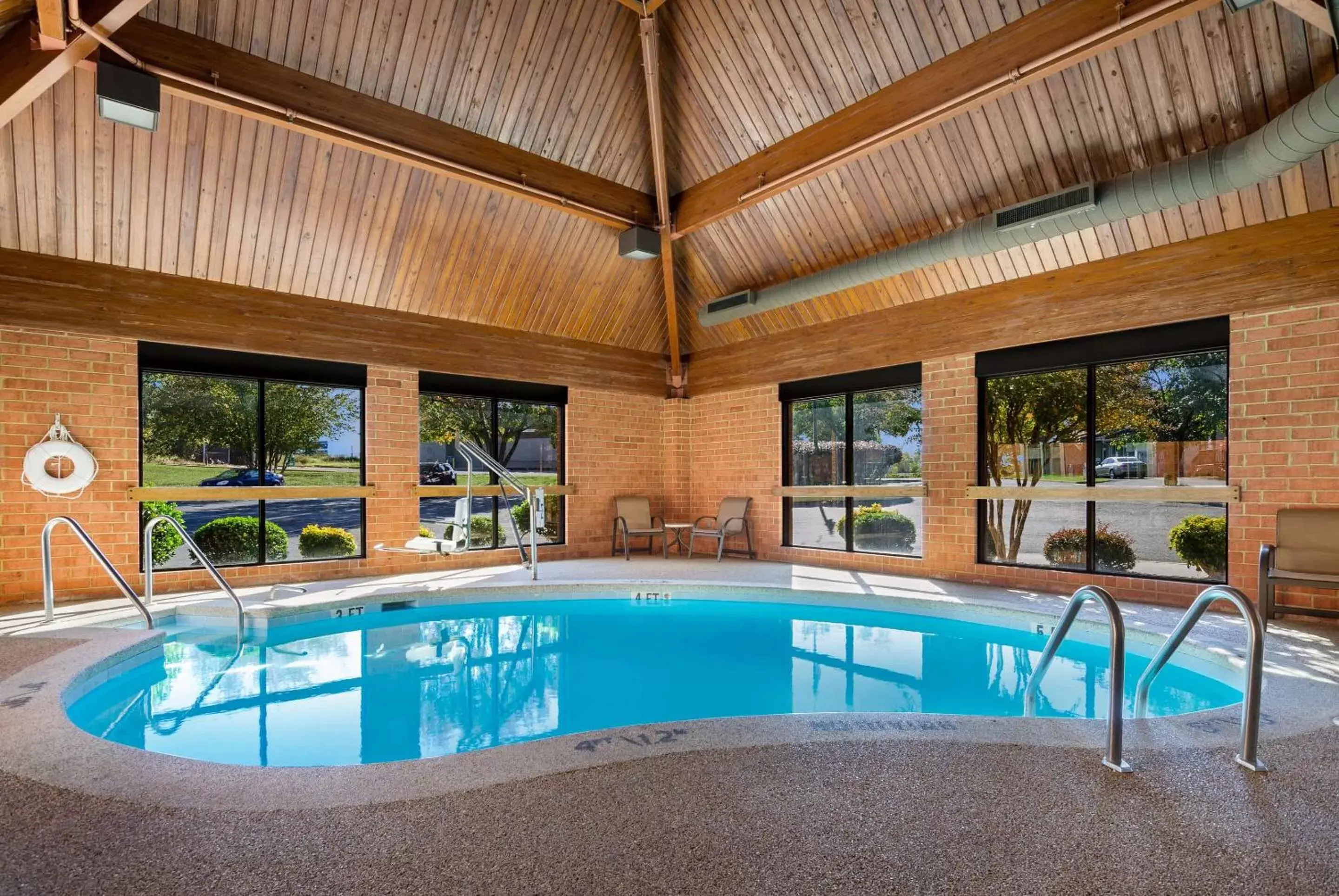 Swimming Pool in Comfort Inn Virginia Horse Center