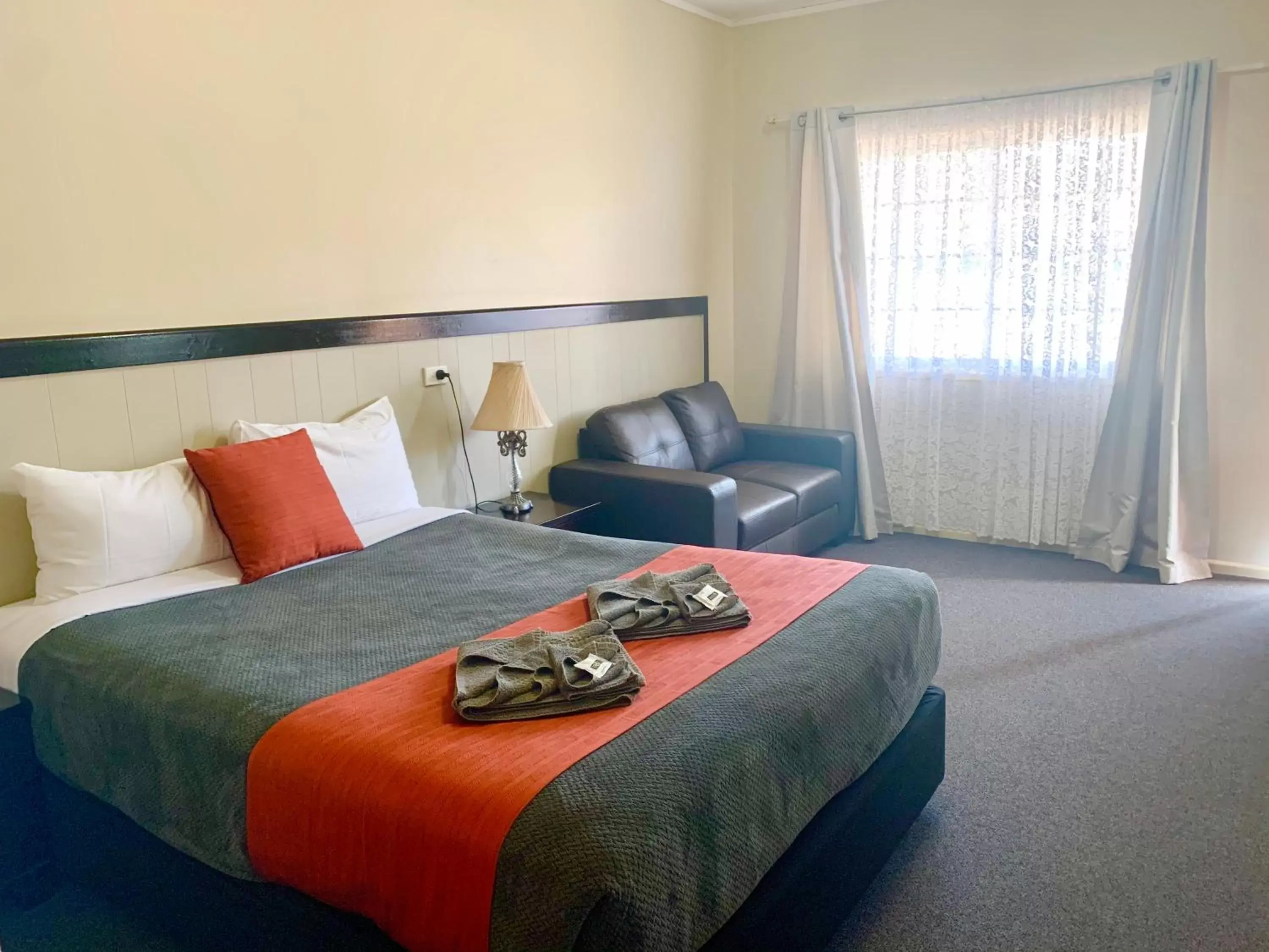 Bed in Gilgandra Motel