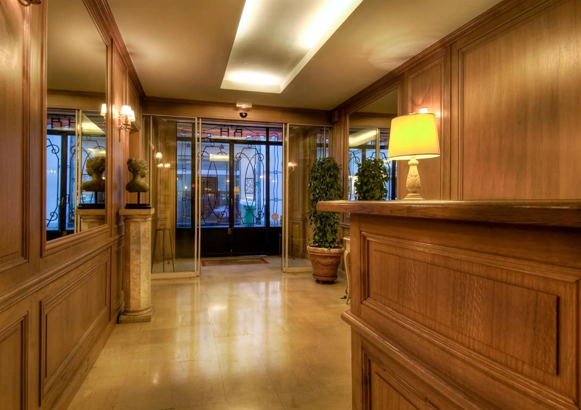 Lobby or reception in Hôtel Baudelaire Opéra