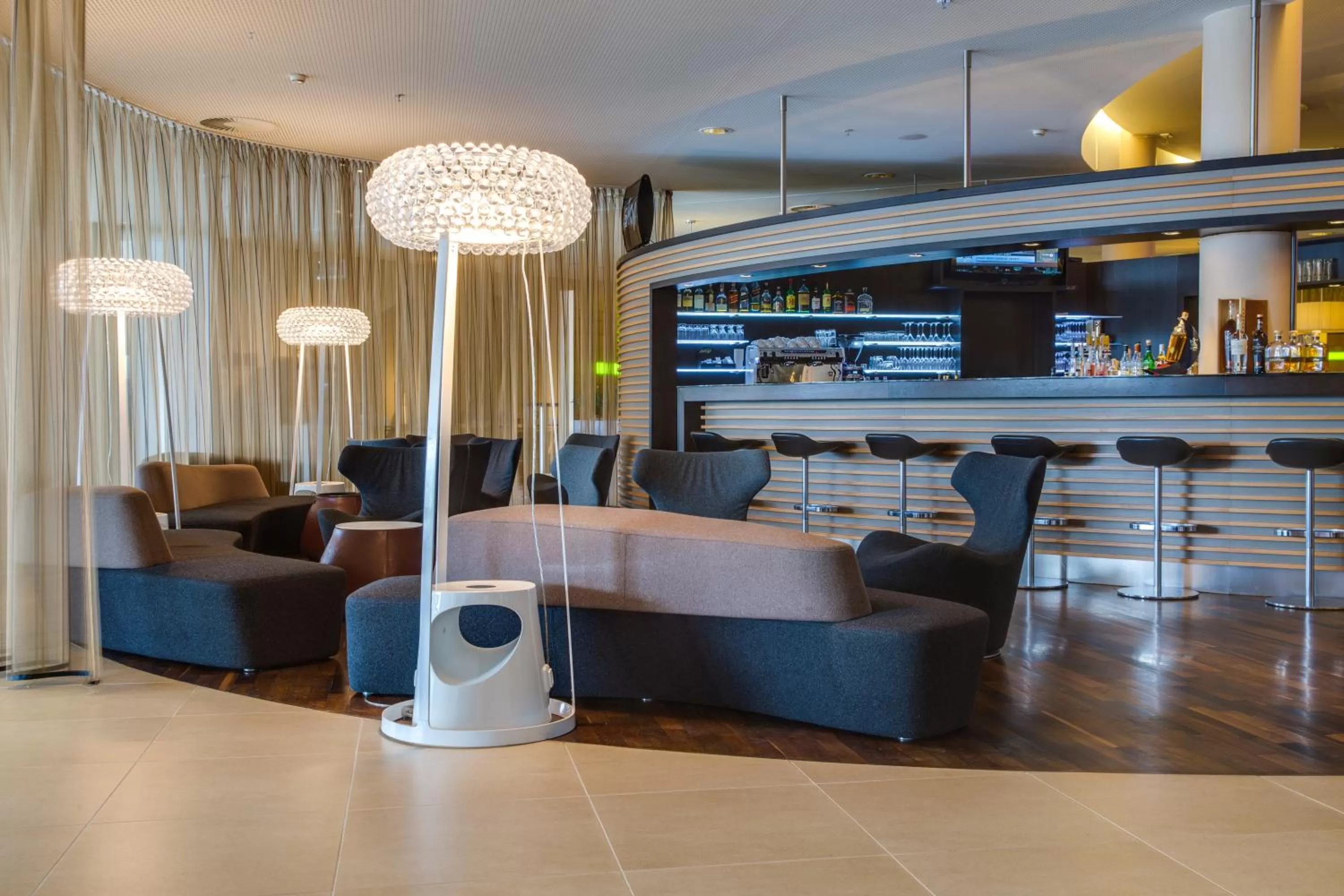 Lounge or bar in Radisson Blu Hotel, Hamburg Airport