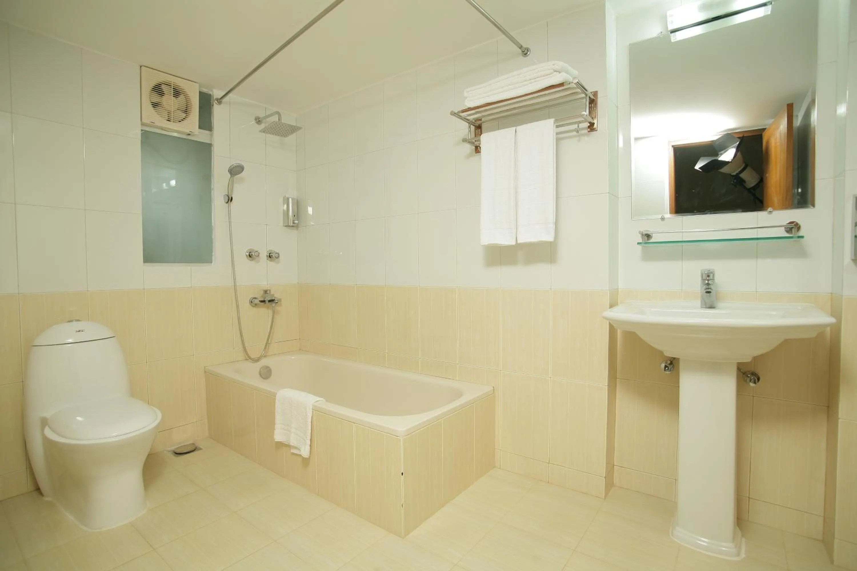 Bathroom in Richmond Hotel & Suites