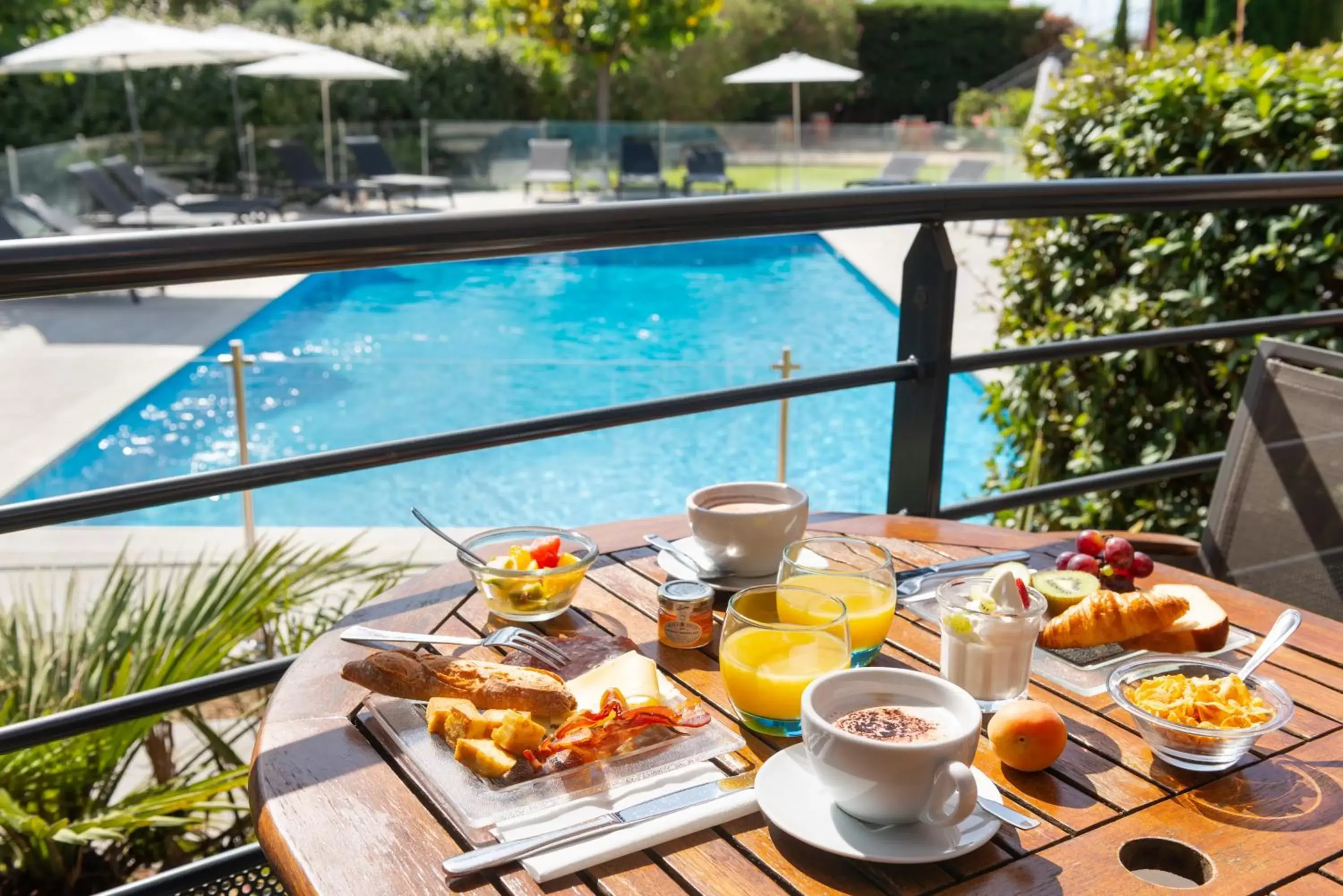 Balcony/Terrace, Pool View in Kyriad Montpellier Est - Lunel