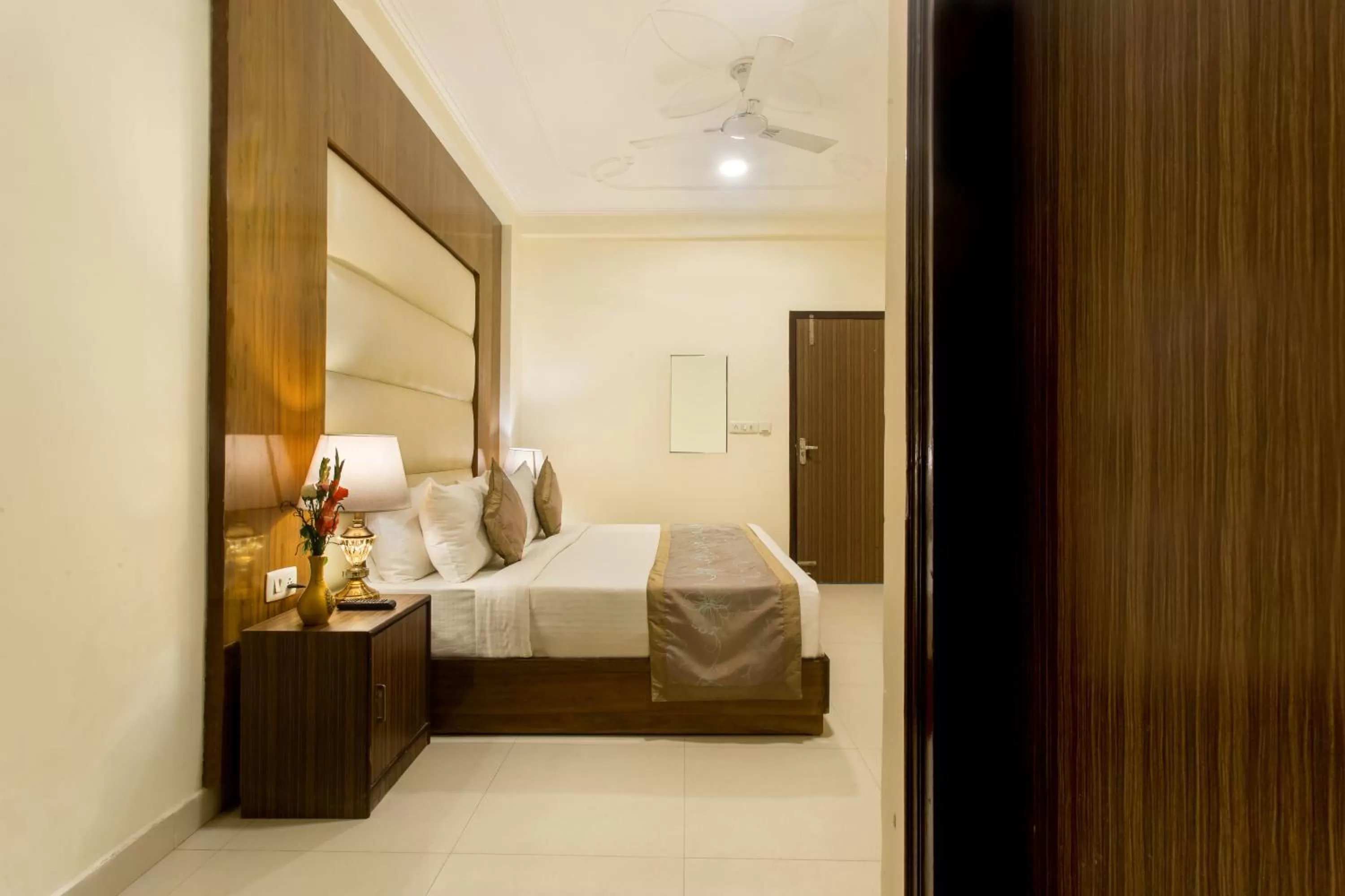 Bedroom, Bed in Hotel Earth