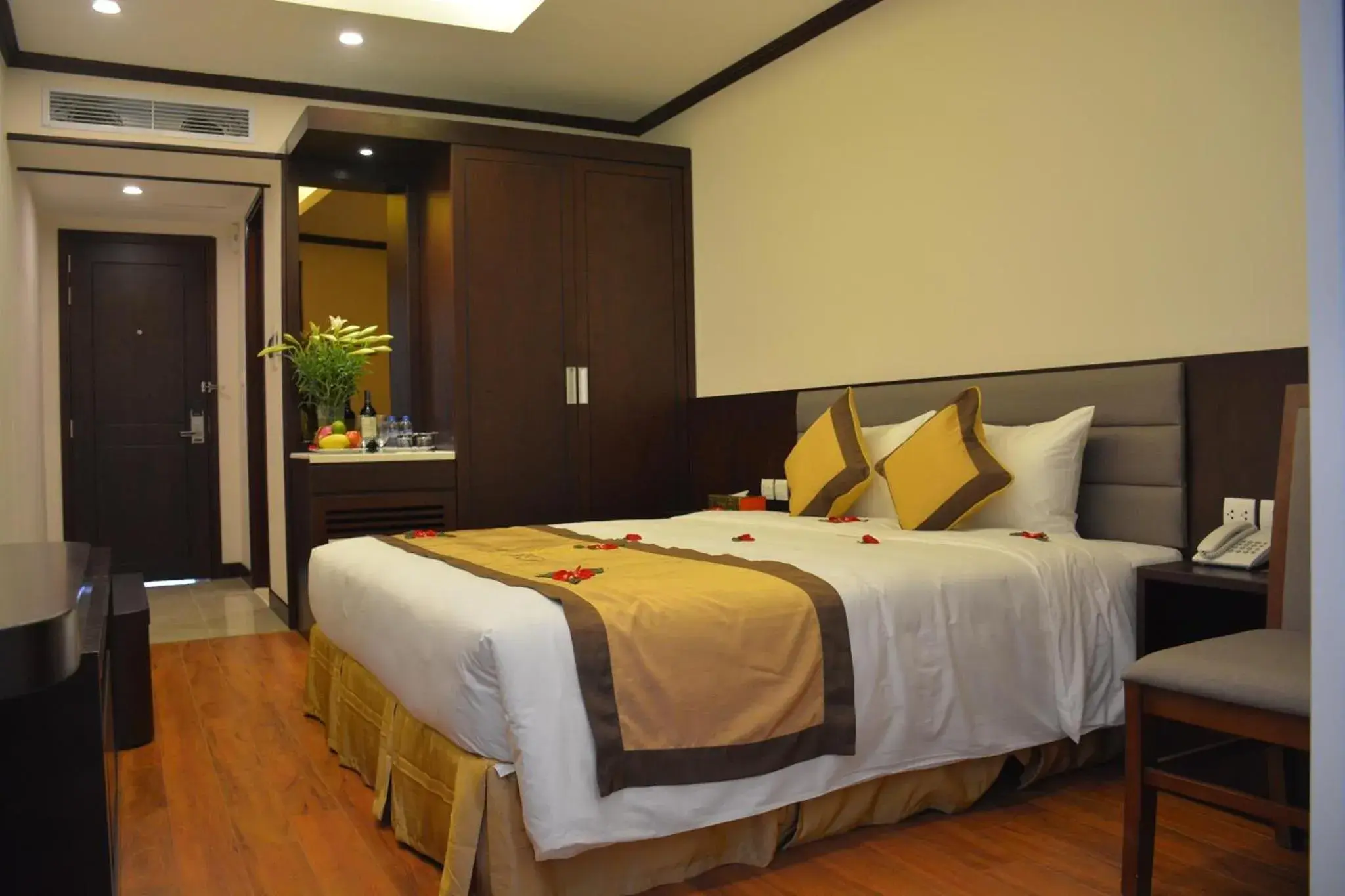 Queen Room with Balcony in Lenid Hotel Tho Nhuom