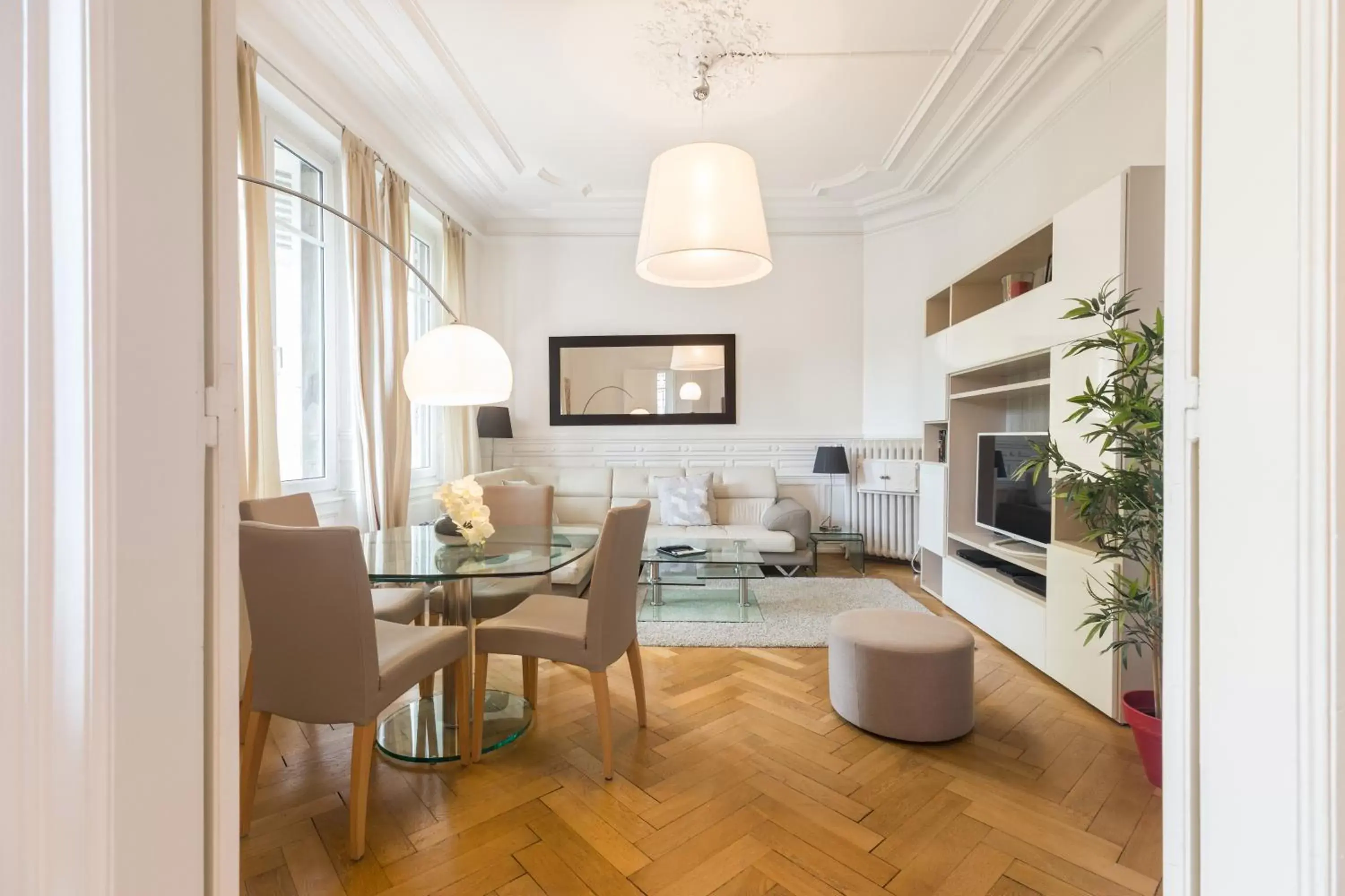 Living room, Dining Area in Appartement Luxueux Centre Ville