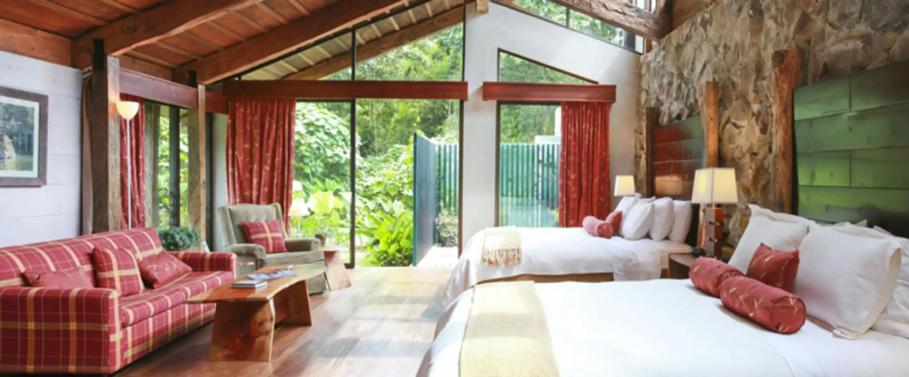 Bedroom in Poas Volcano Lodge