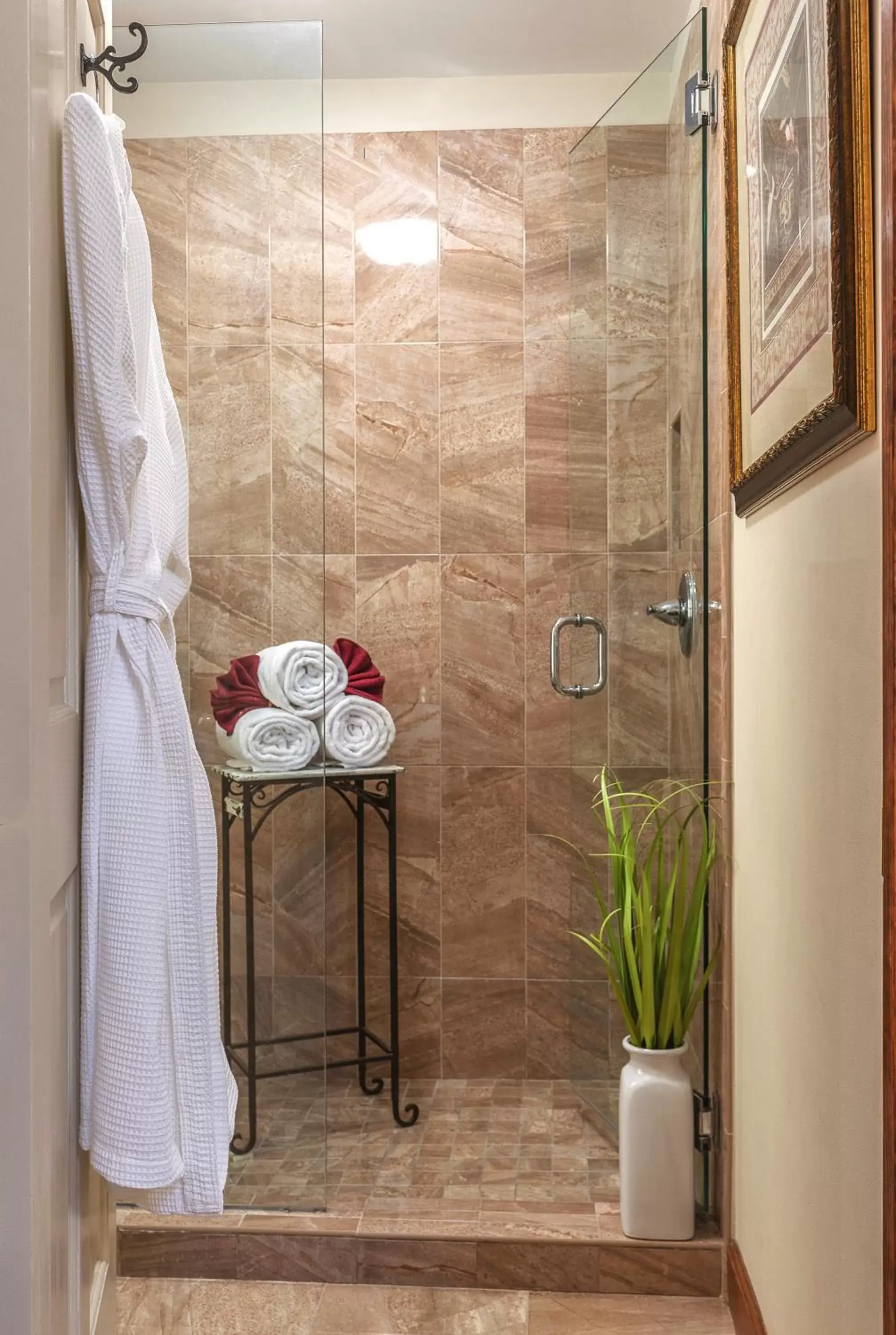 Shower, Bathroom in Cedar House Inn