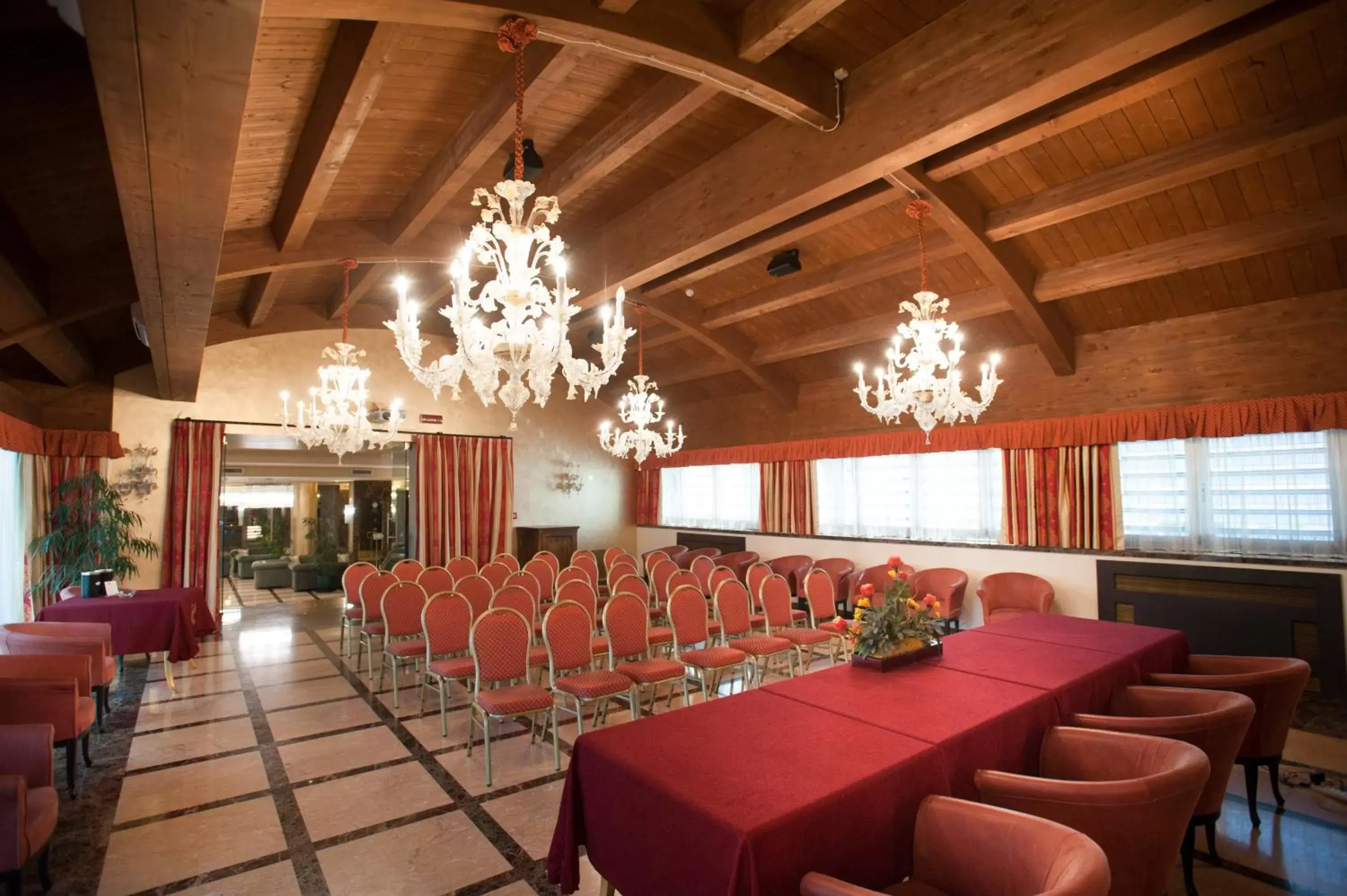 Business facilities in Hotel Calissano