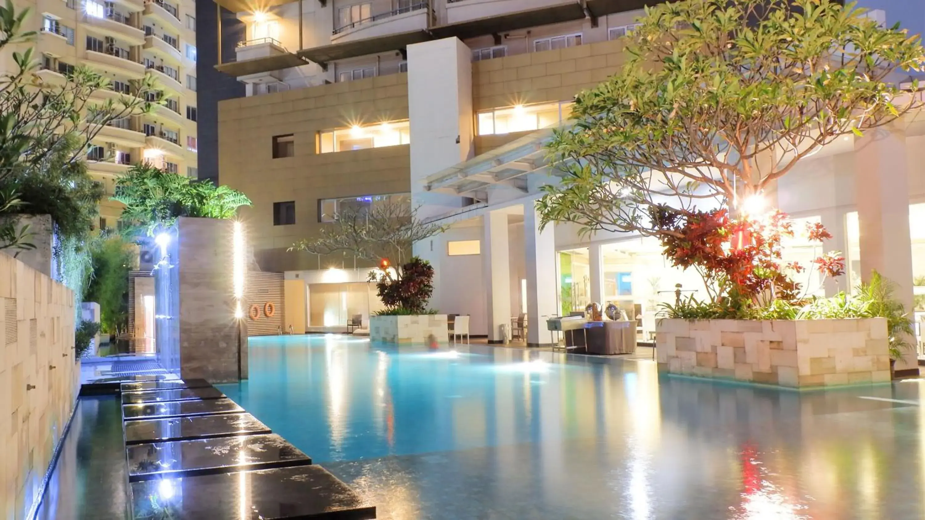 Swimming pool in eL Hotel Jakarta