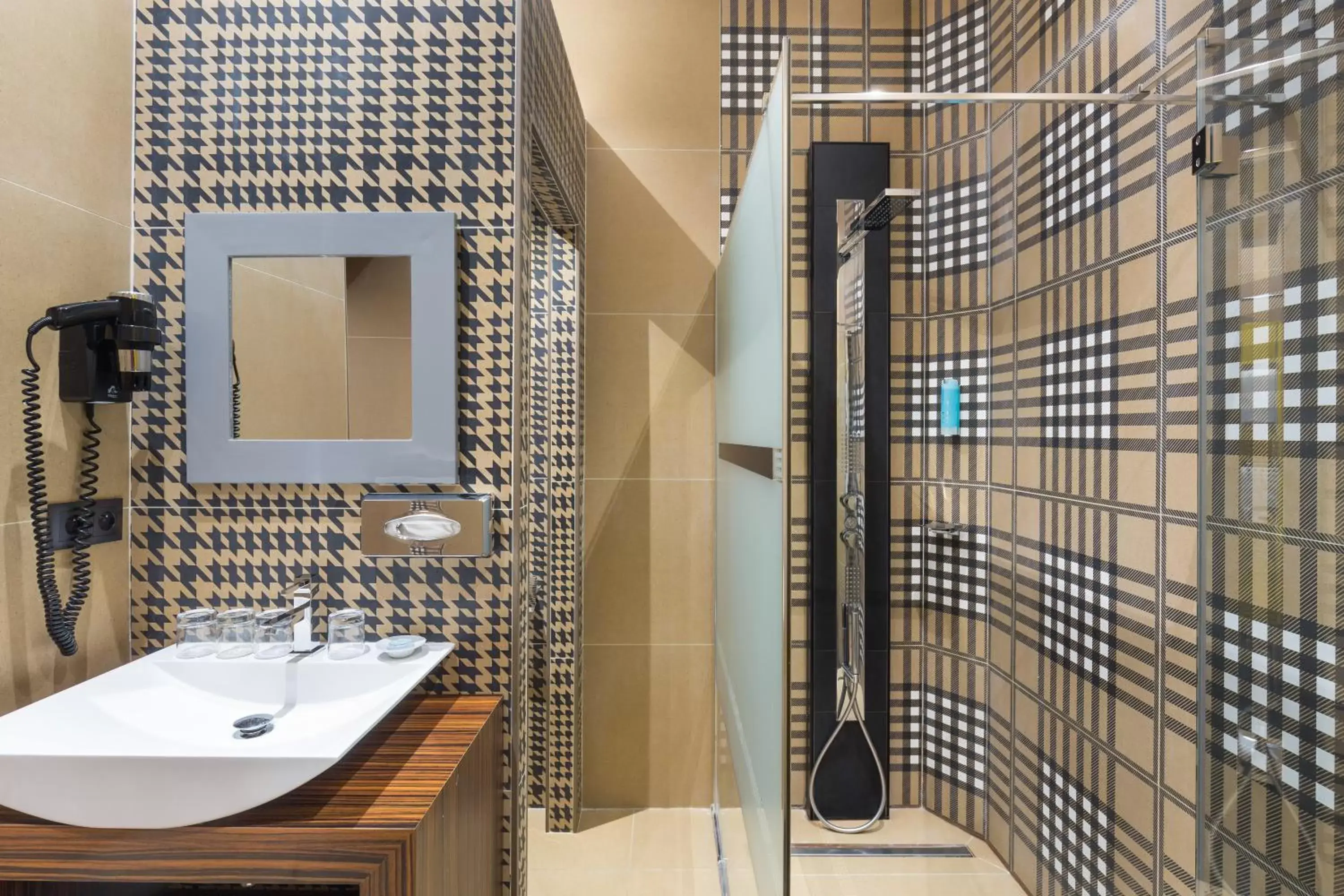 Shower, Bathroom in Best Western Plus Hôtel Brice Garden Nice