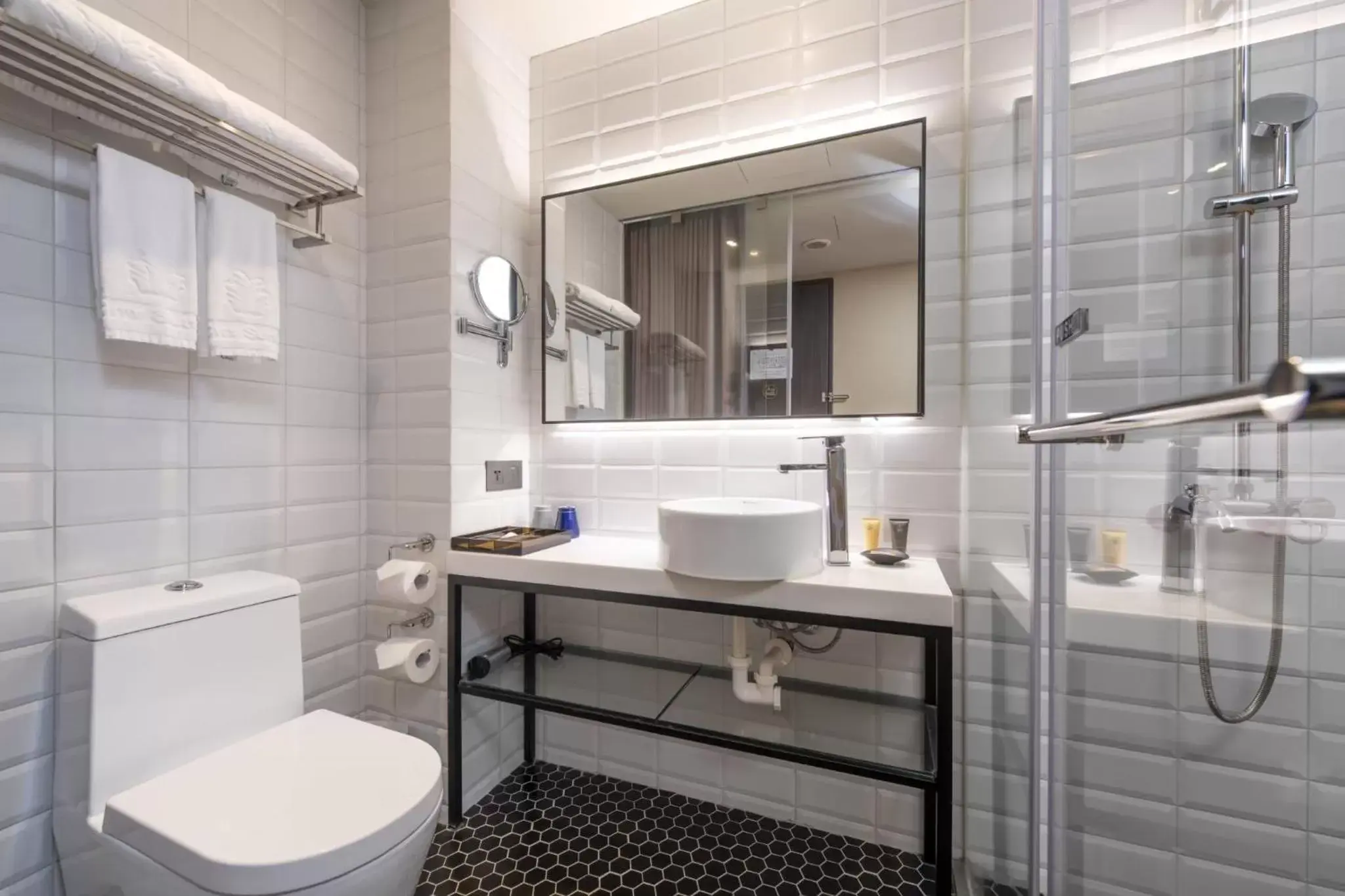 Shower, Bathroom in City Suites - Beimen