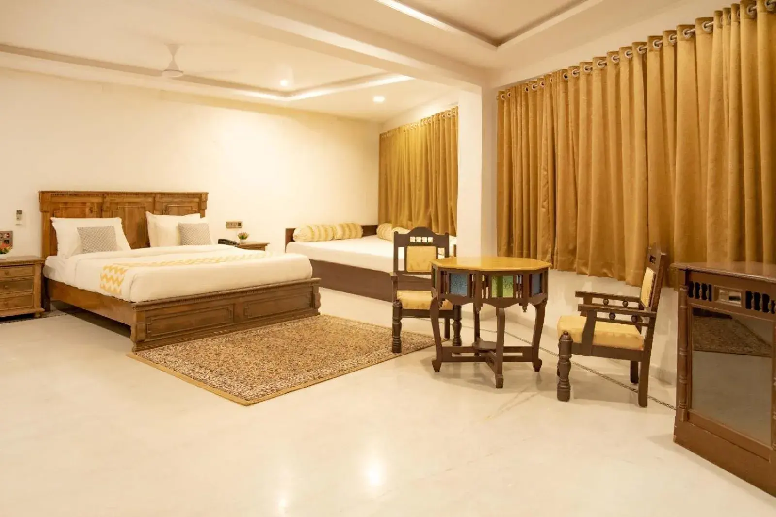 Bedroom, Bed in Hotel Devraj Niwas on Lake Pichola Bedroom, Bed in Hotel Devraj Niwas on Lake Pichola