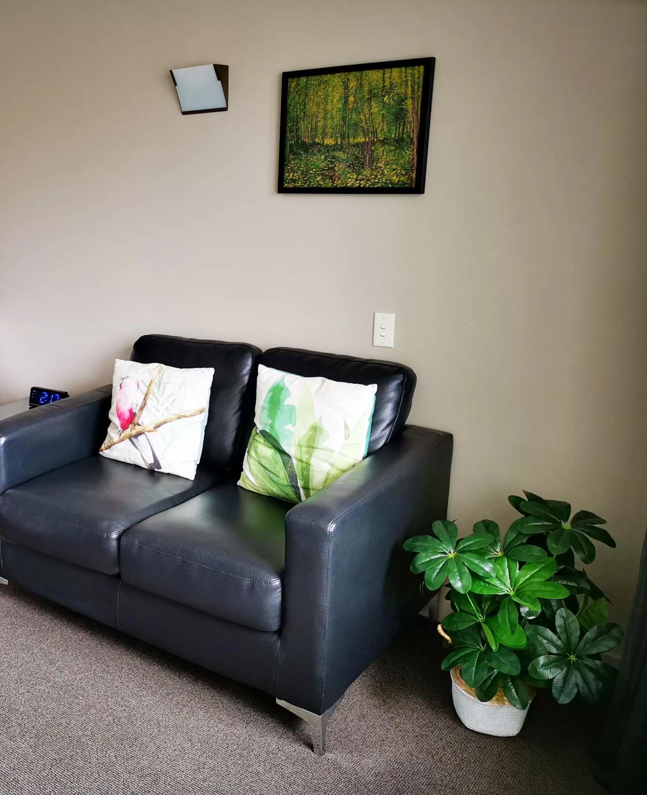 Seating area in Belmont Motor Inn