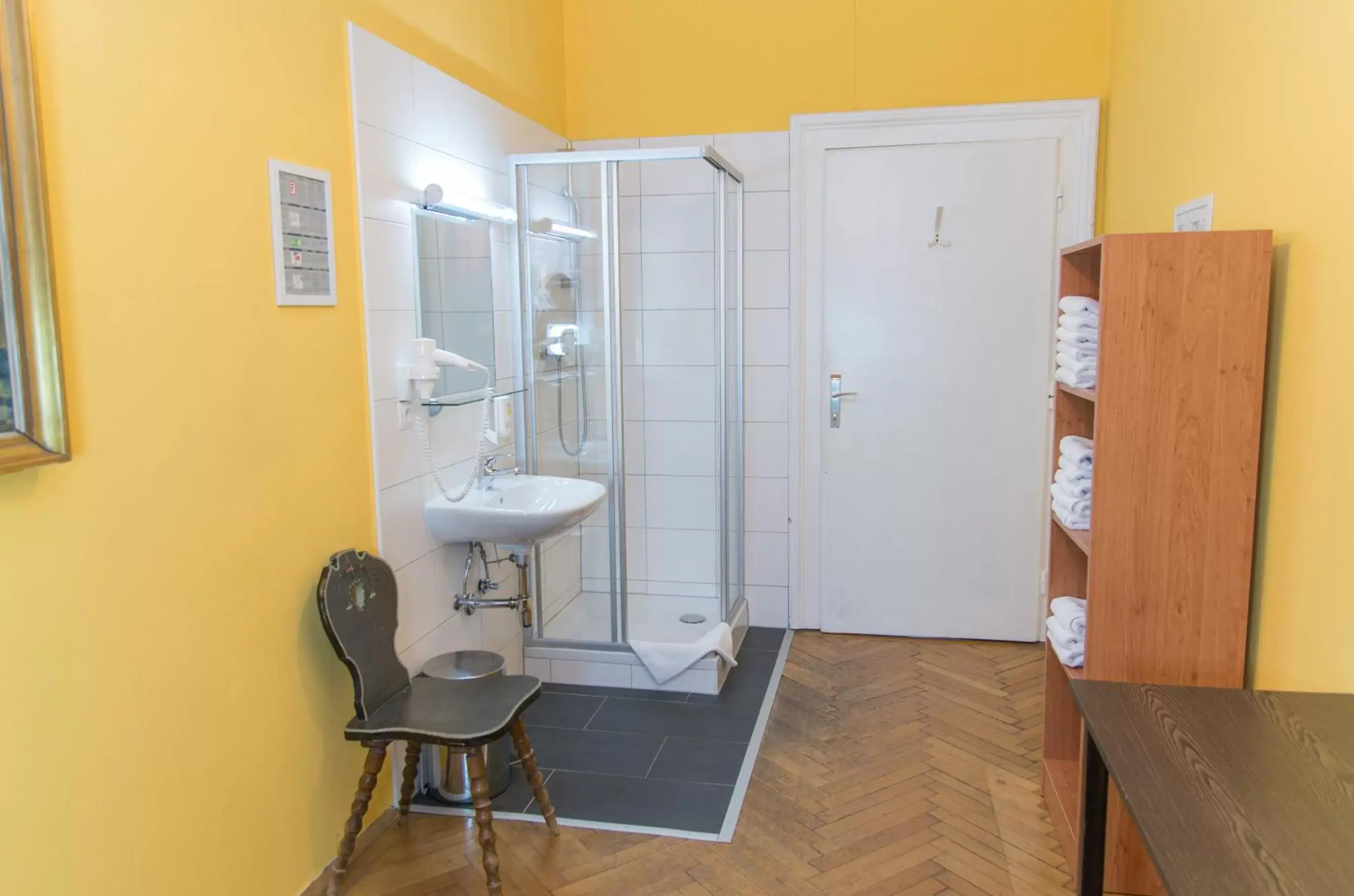 Bathroom in Pension Lehrerhaus