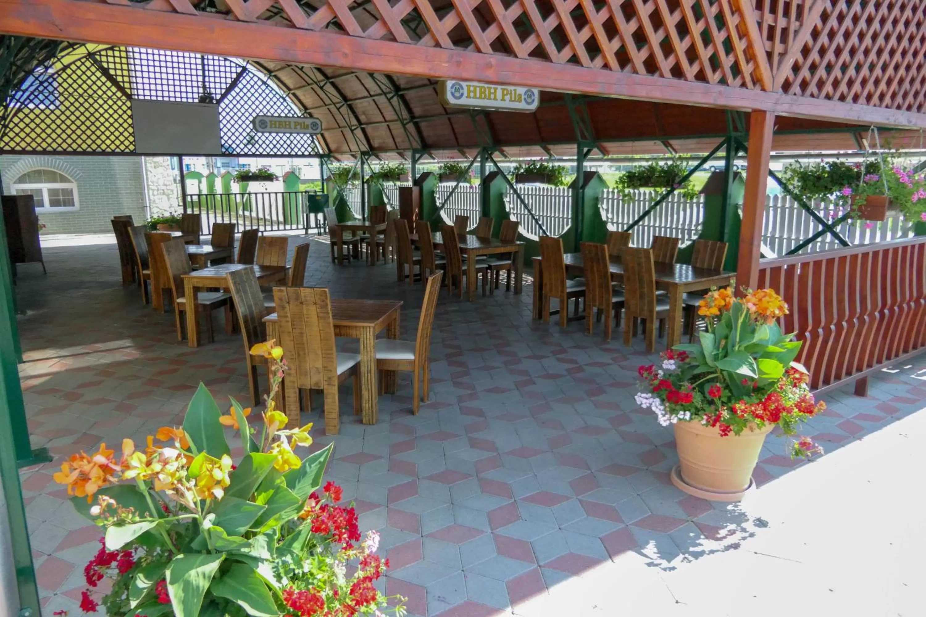 Restaurant/Places to Eat in HBH Bajor Sörház, Étterem és Panzió