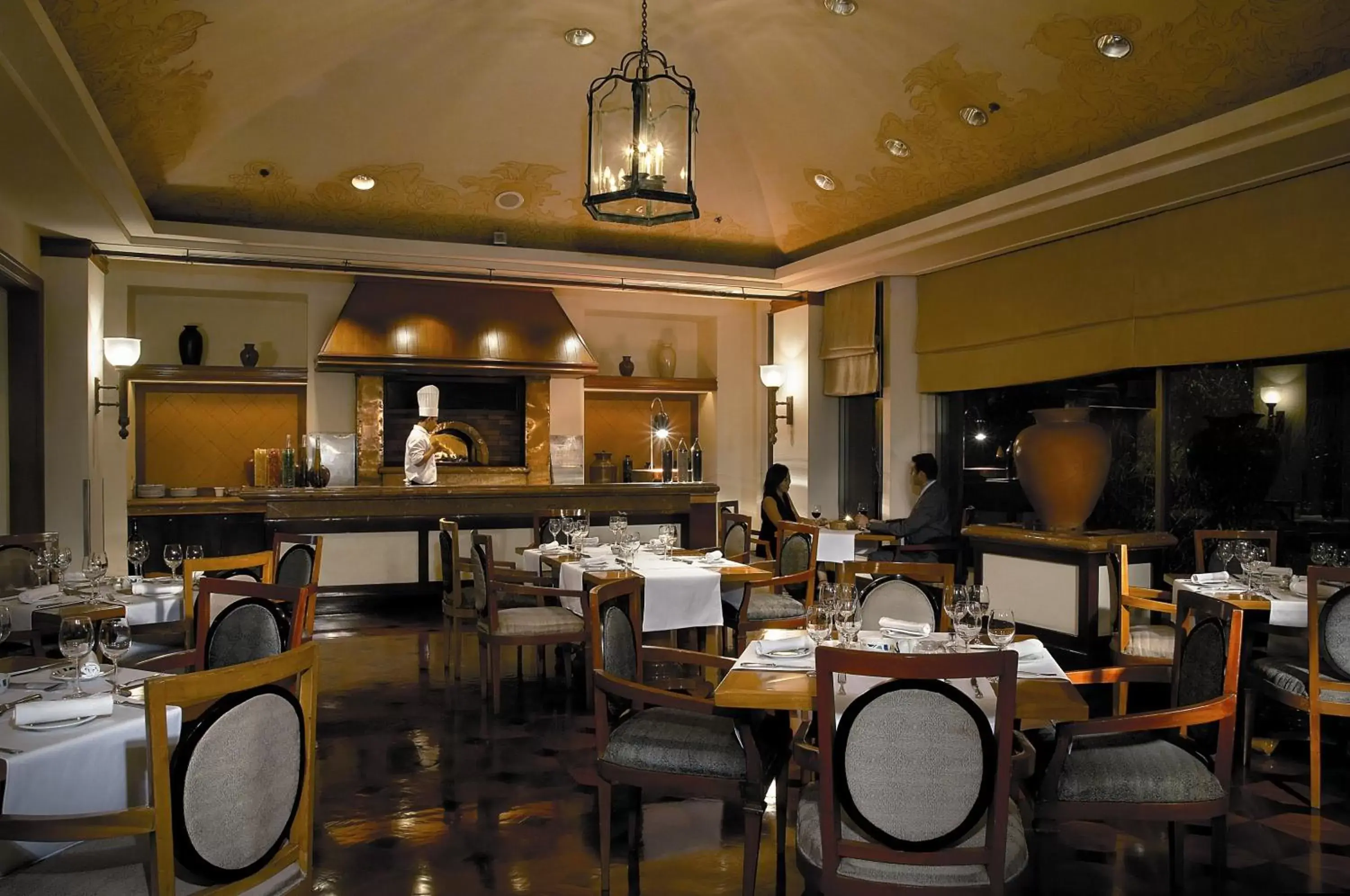 Restaurant/Places to Eat in Shangri-la Surabaya