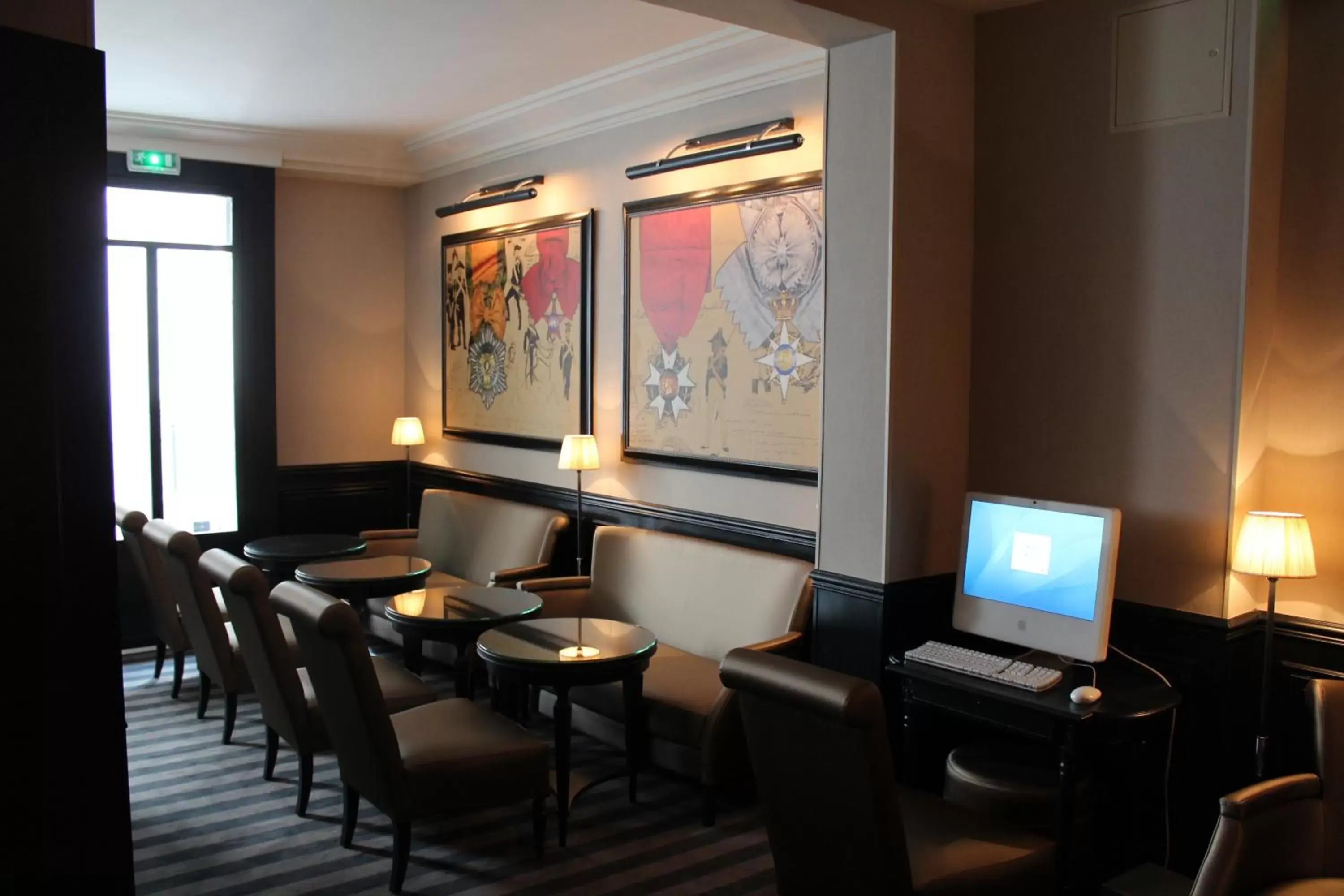 Lounge or bar in Hotel Saint Cyr Etoile