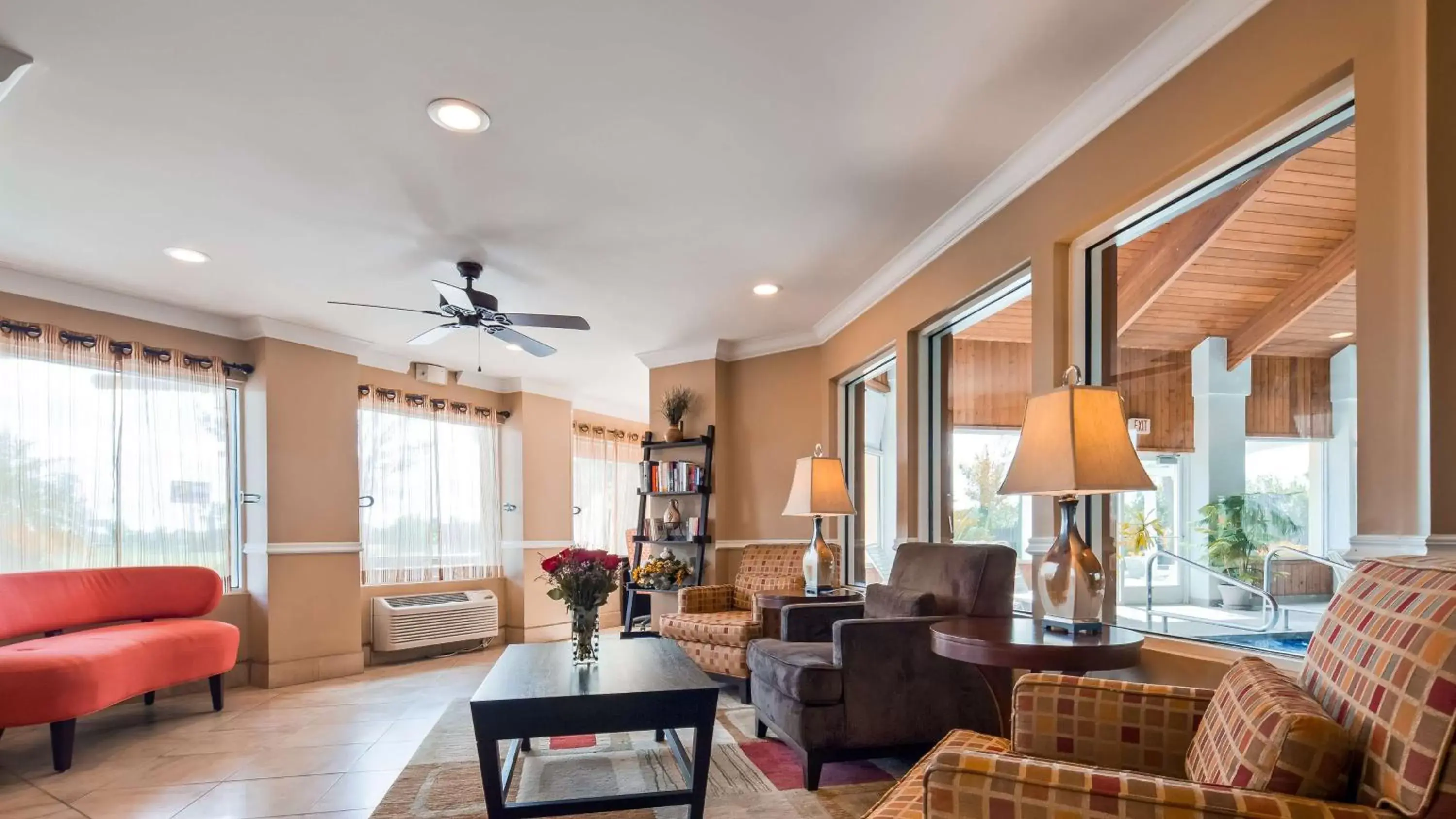 Lobby or reception, Seating Area in Best Western Plus Corning Inn