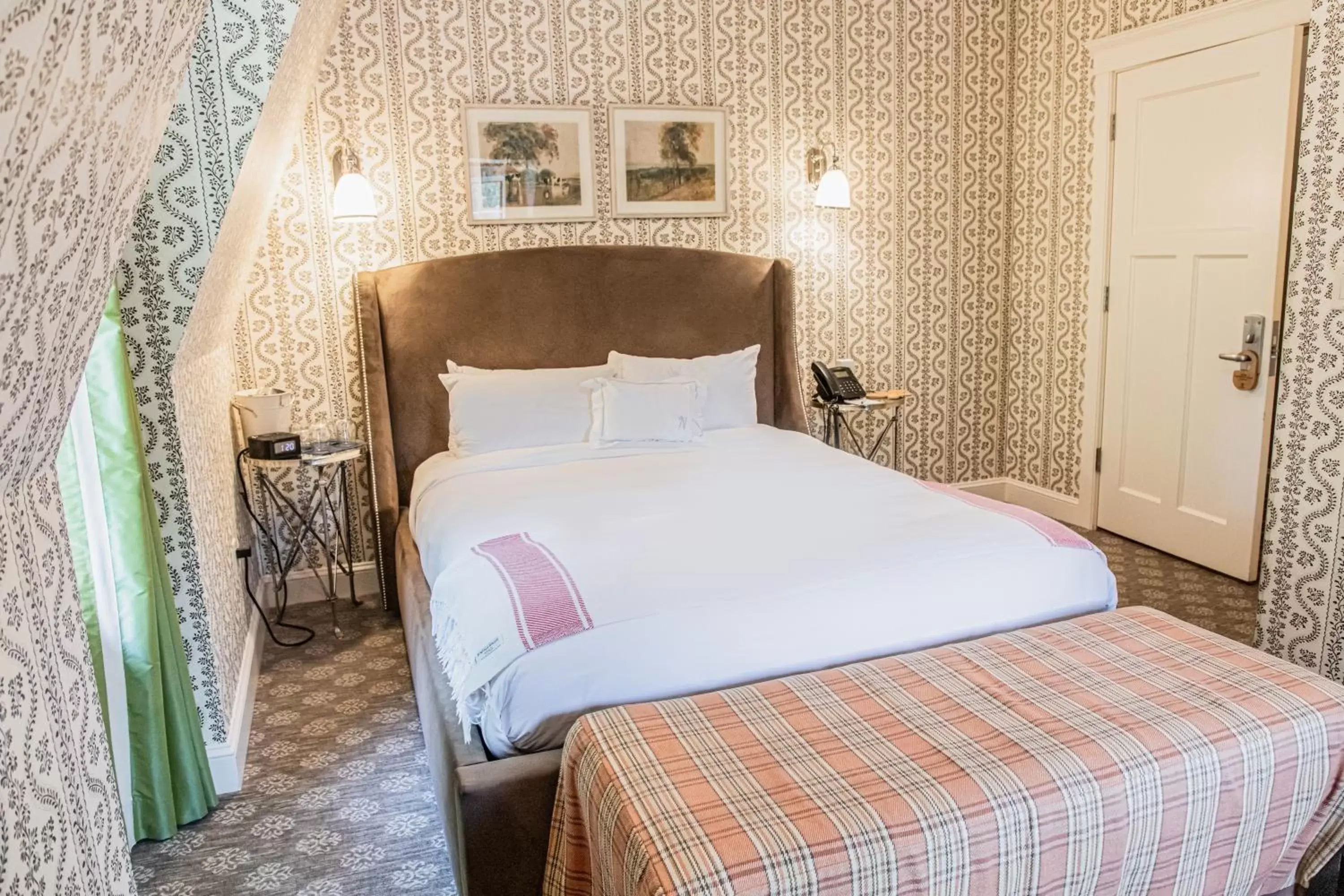 Bed in The Inn at Hastings Park, Relais & Châteaux Bed in The Inn at Hastings Park, Relais & Châteaux