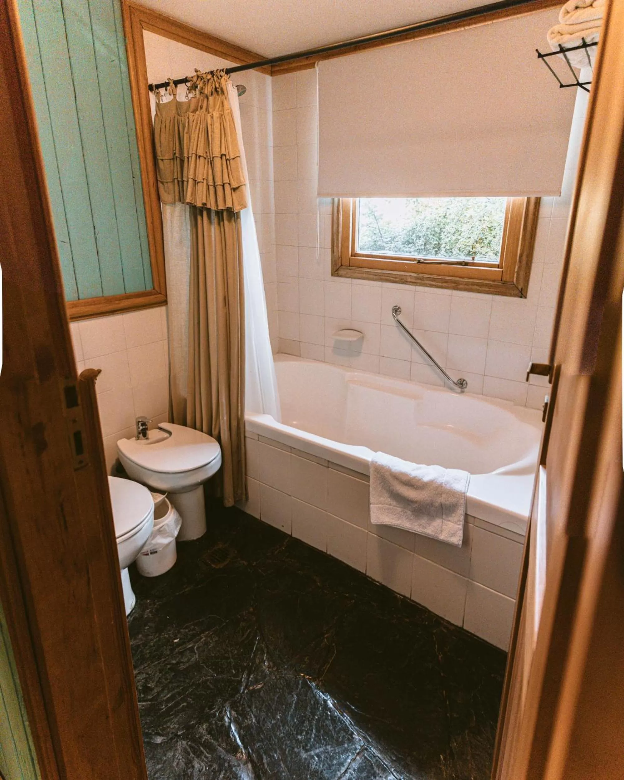 Shower in Arrayan Lake View Mountain Lodge & Casa De Te Arrayan